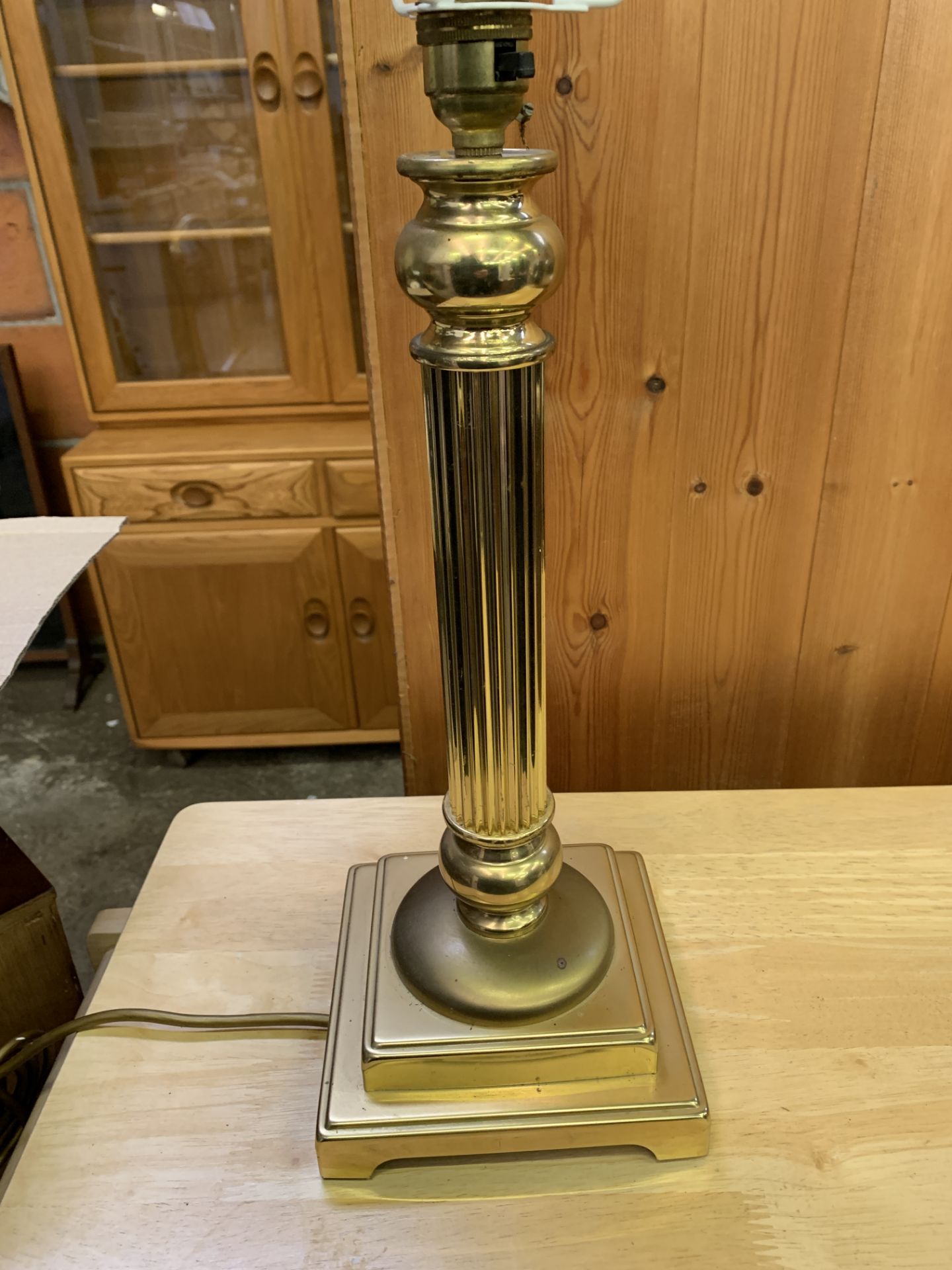 Brass columned table lamp and shade - Image 3 of 3