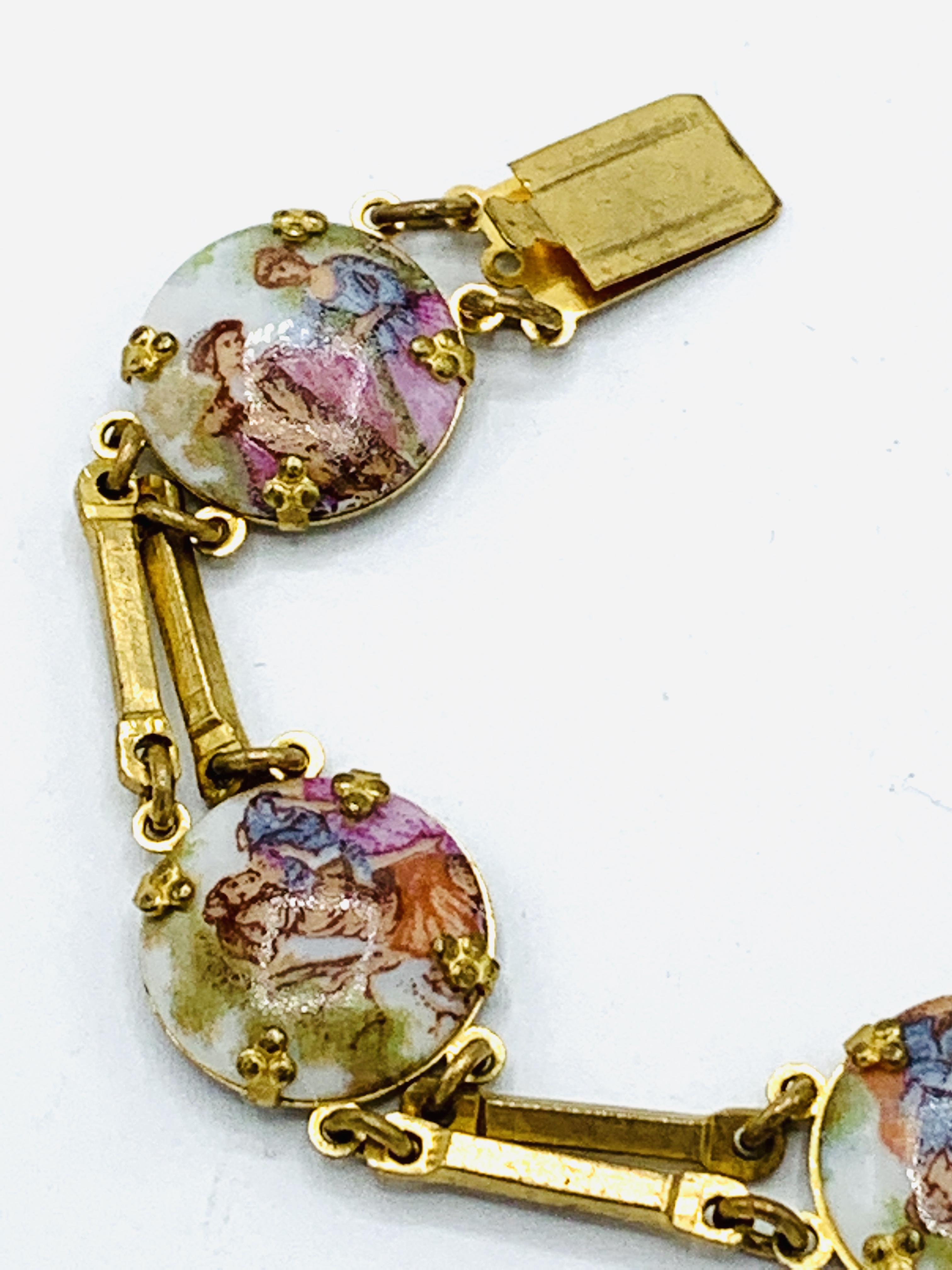 Yellow metal and porcelain bracelet - Image 3 of 4