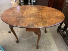 Walnut veneer dropside gate leg table