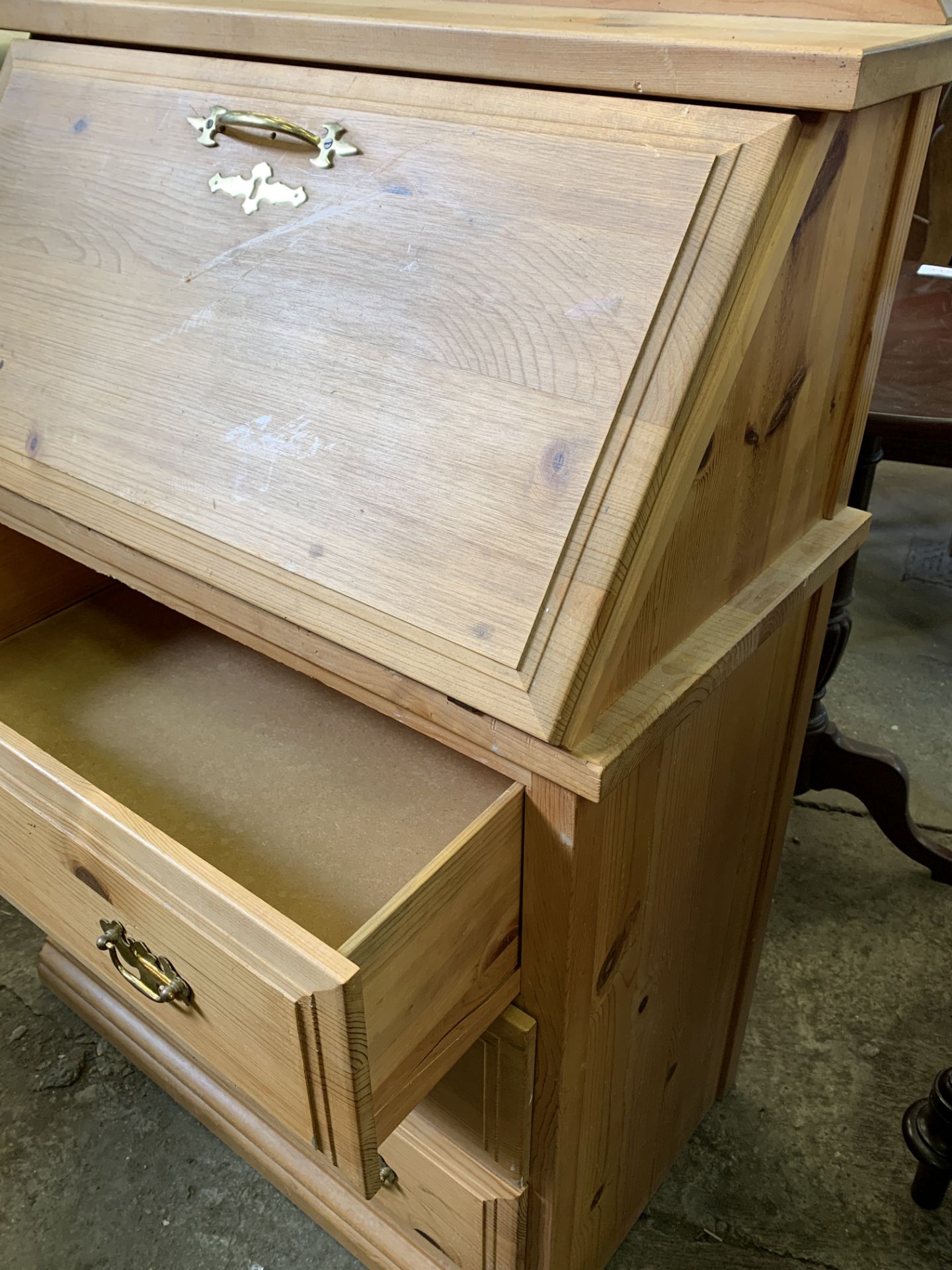 Pine bureau with three drawers - Image 3 of 3
