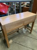 Oak 2 drawer side table, missing drawer knobs