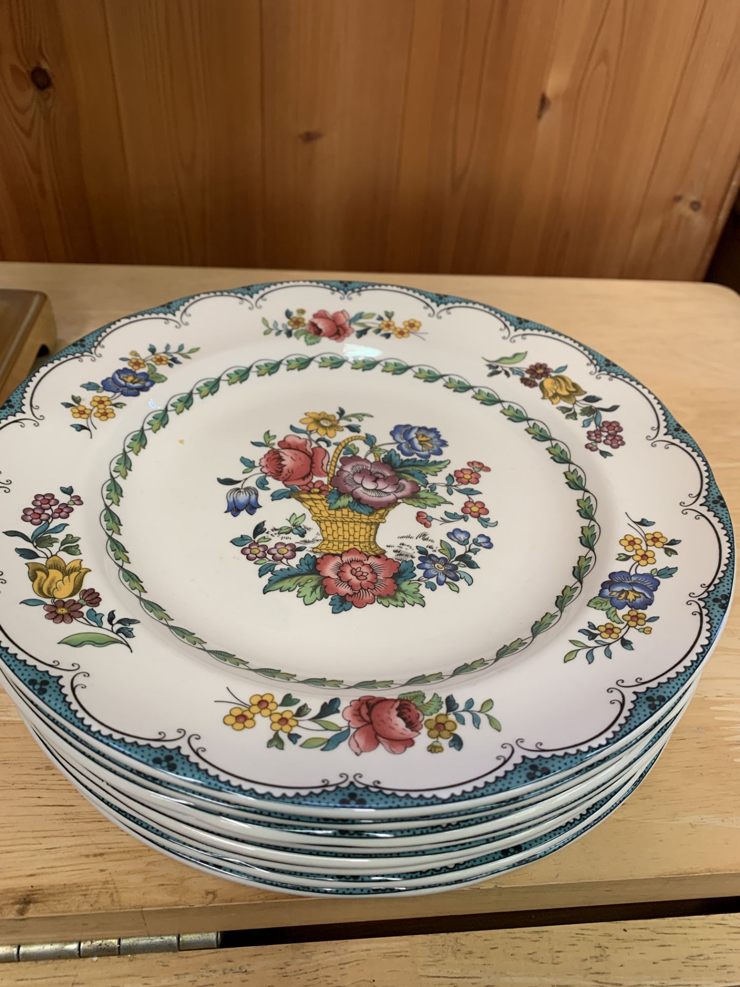 Sixteen Spode 'Avondale' plates