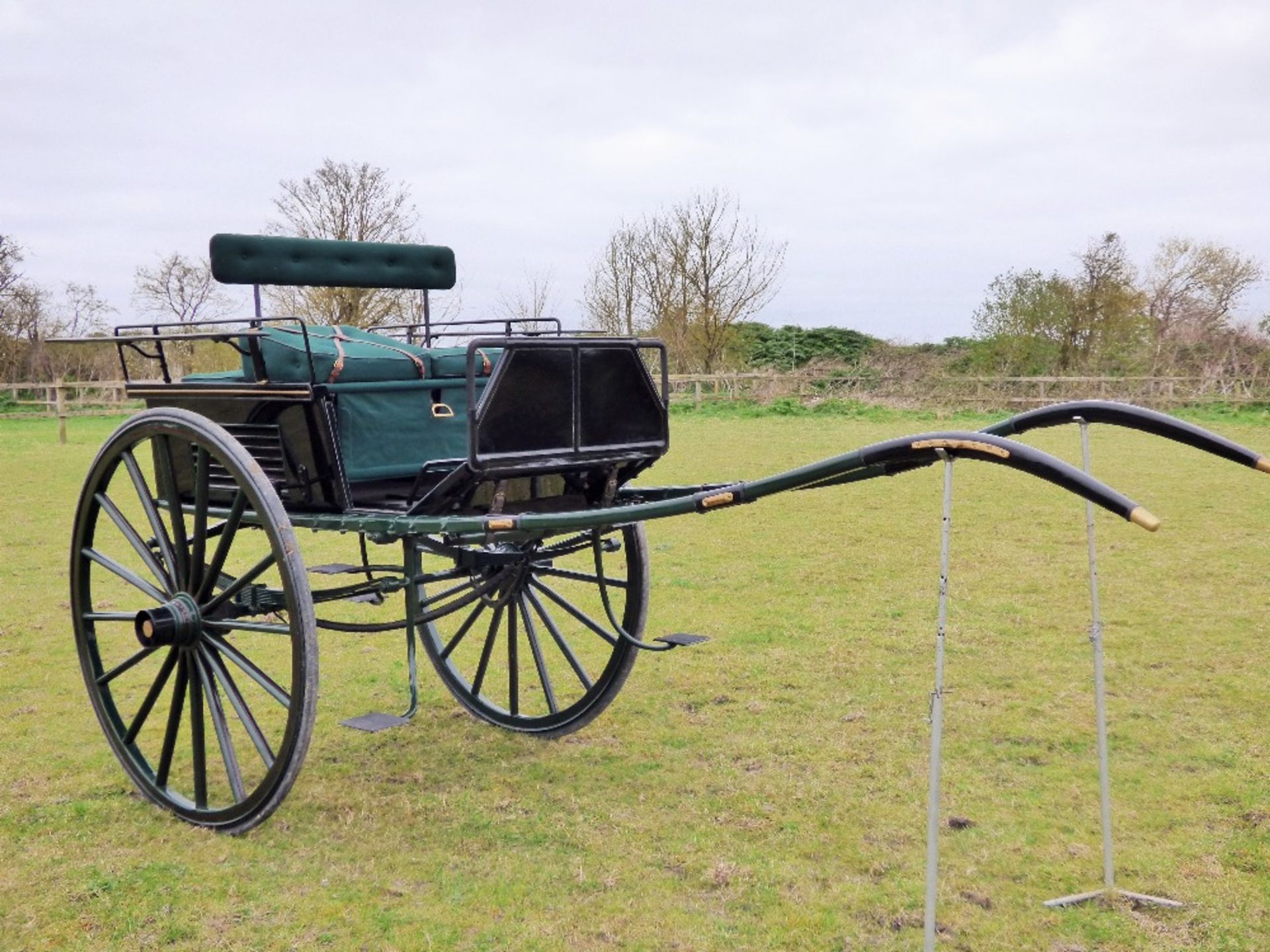 DOG CART by Lawton of Liverpool to fit 15.2 to 16.2hh. Refurbished by Fairbourne Carriages.