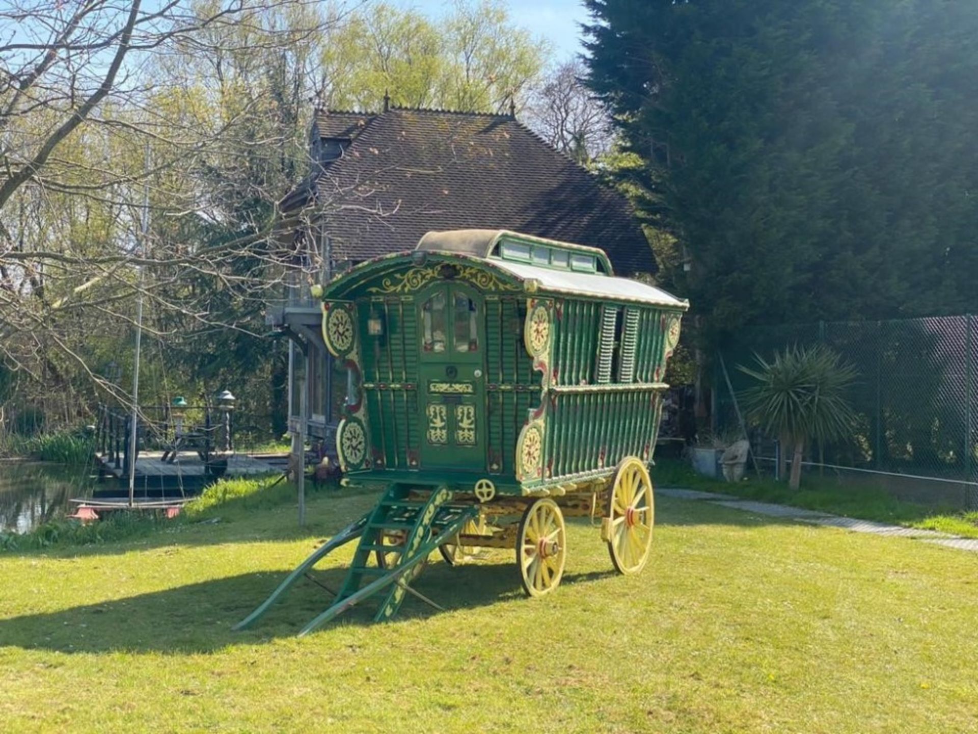 READING DUNTON WAGON, painted green with cream and red decoration - Image 3 of 19