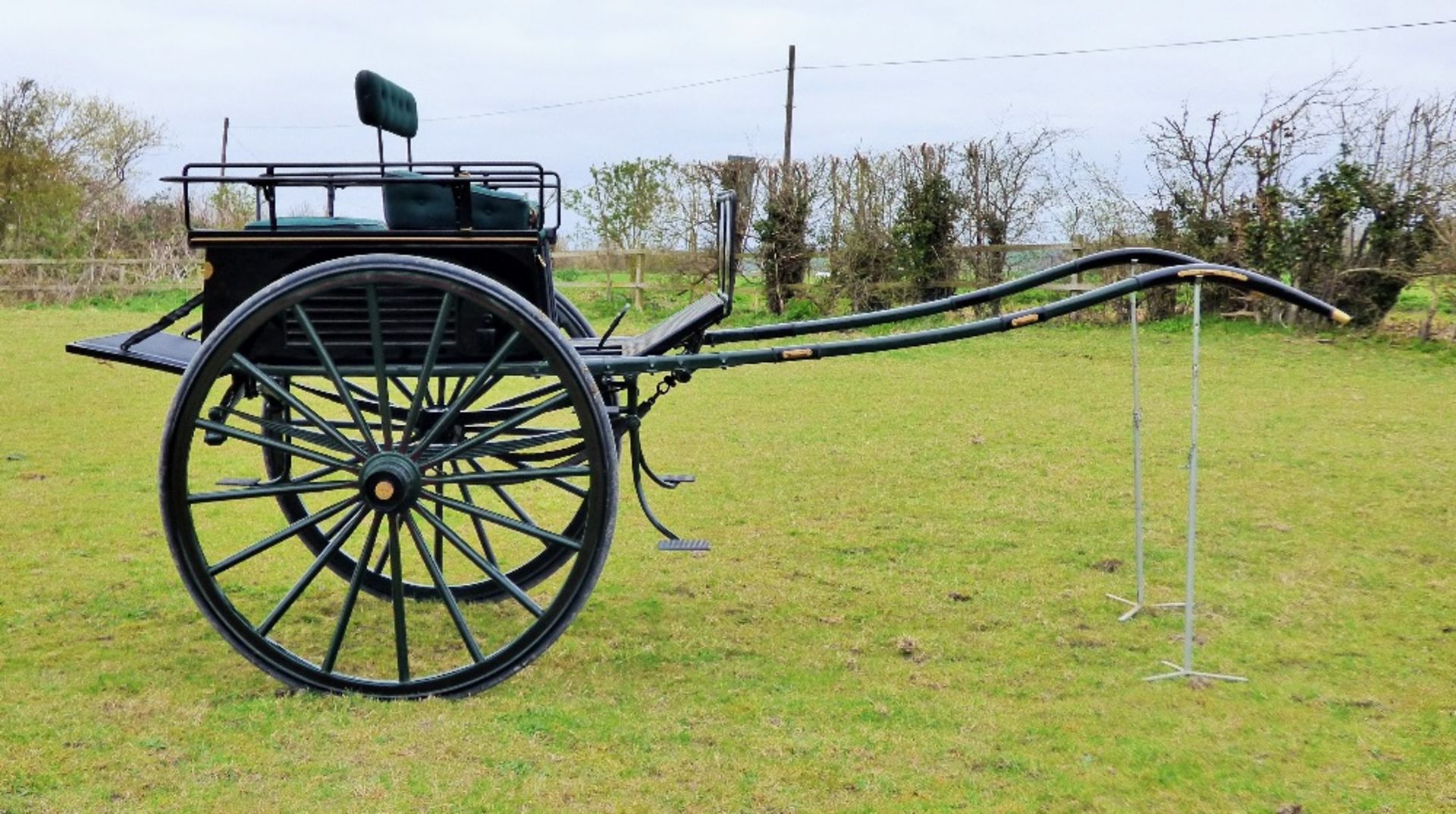 DOG CART by Lawton of Liverpool to fit 15.2 to 16.2hh. Refurbished by Fairbourne Carriages. - Image 9 of 9