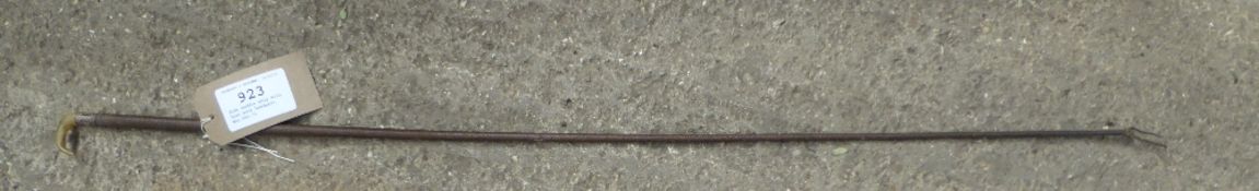 Side saddle whip with horn hook handpart.