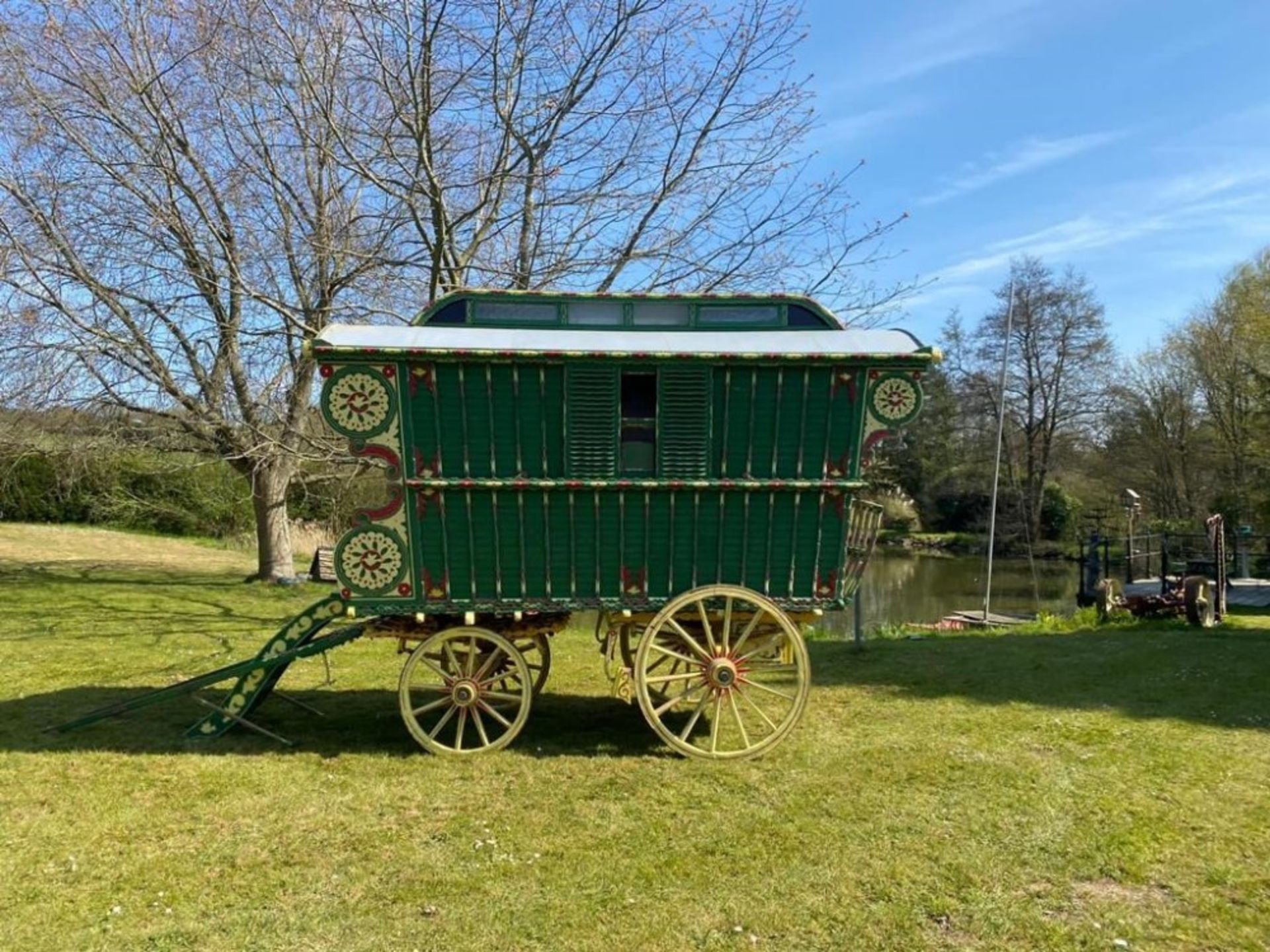 READING DUNTON WAGON, painted green with cream and red decoration - Image 4 of 19