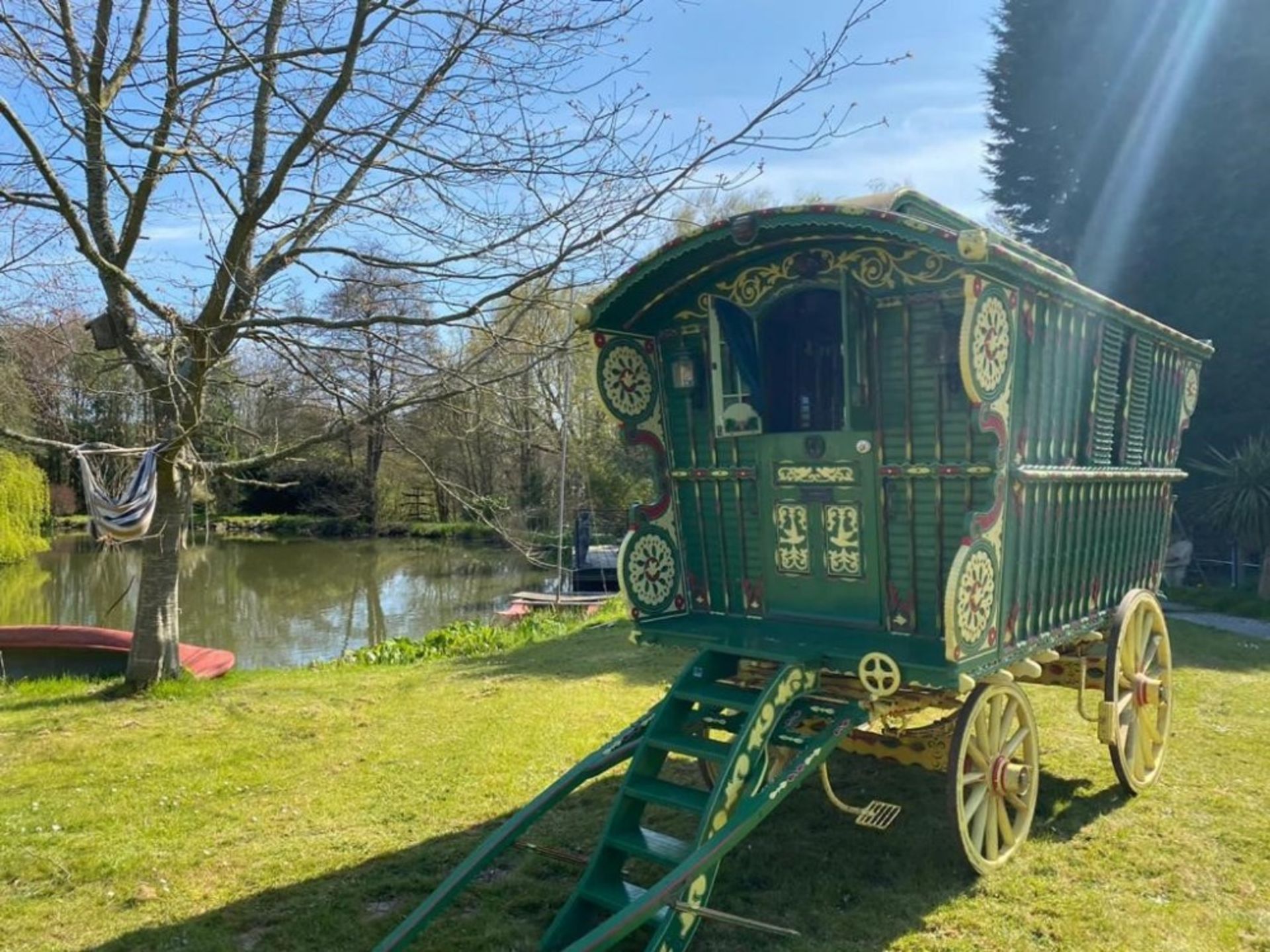 READING DUNTON WAGON, painted green with cream and red decoration - Image 2 of 19