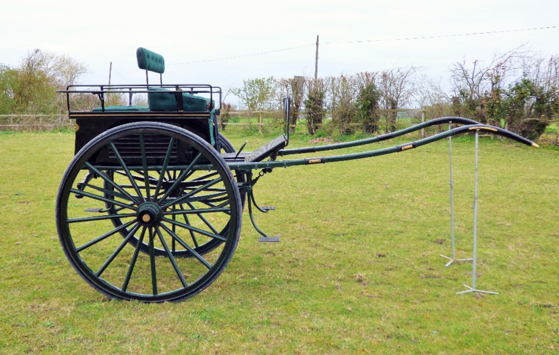 DOG CART by Lawton of Liverpool to fit 15.2 to 16.2hh. Refurbished by Fairbourne Carriages. - Image 7 of 9
