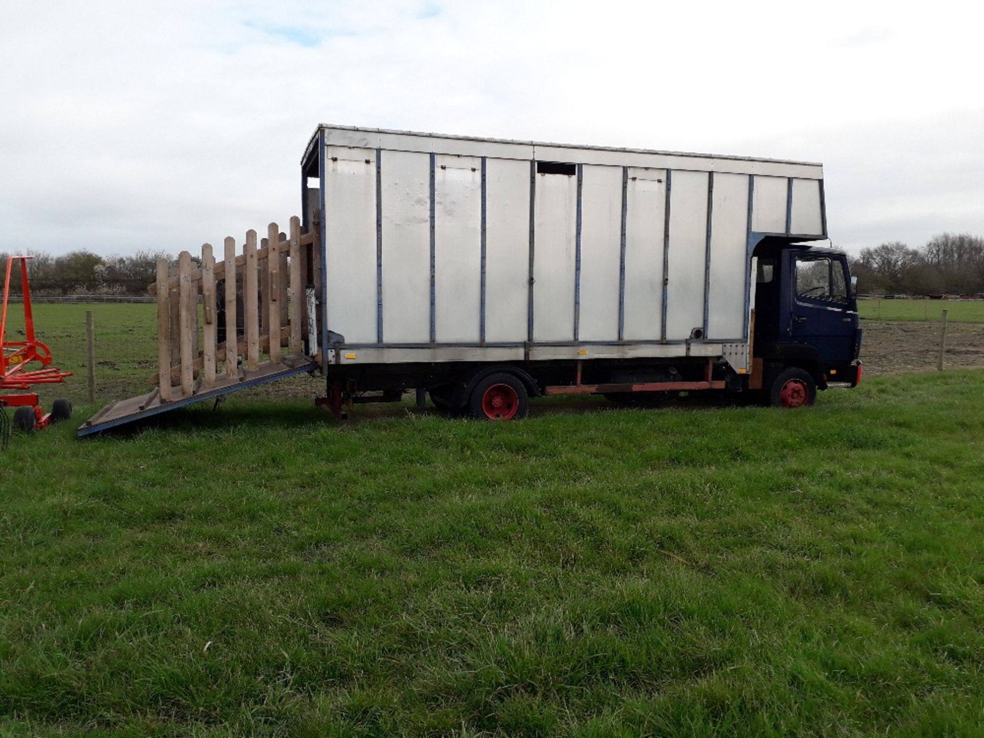 MERCEDES HORSE BOX - Registration F545 PLT, 1989, diesel, 296,449 kms, 5 speed manual.