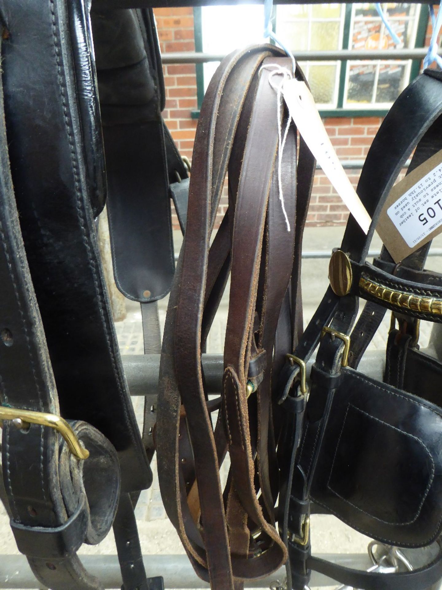 Complete set of leather harness to suit a cob but previously used on 14.2 to 15.3hh horses - Image 4 of 5