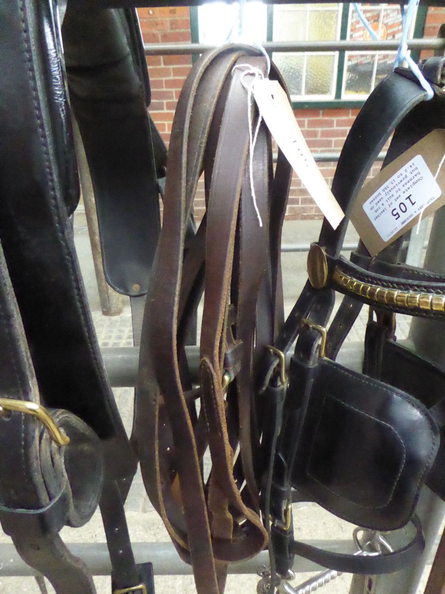 Complete set of leather harness to suit a cob but previously used on 14.2 to 15.3hh horses - Image 3 of 5