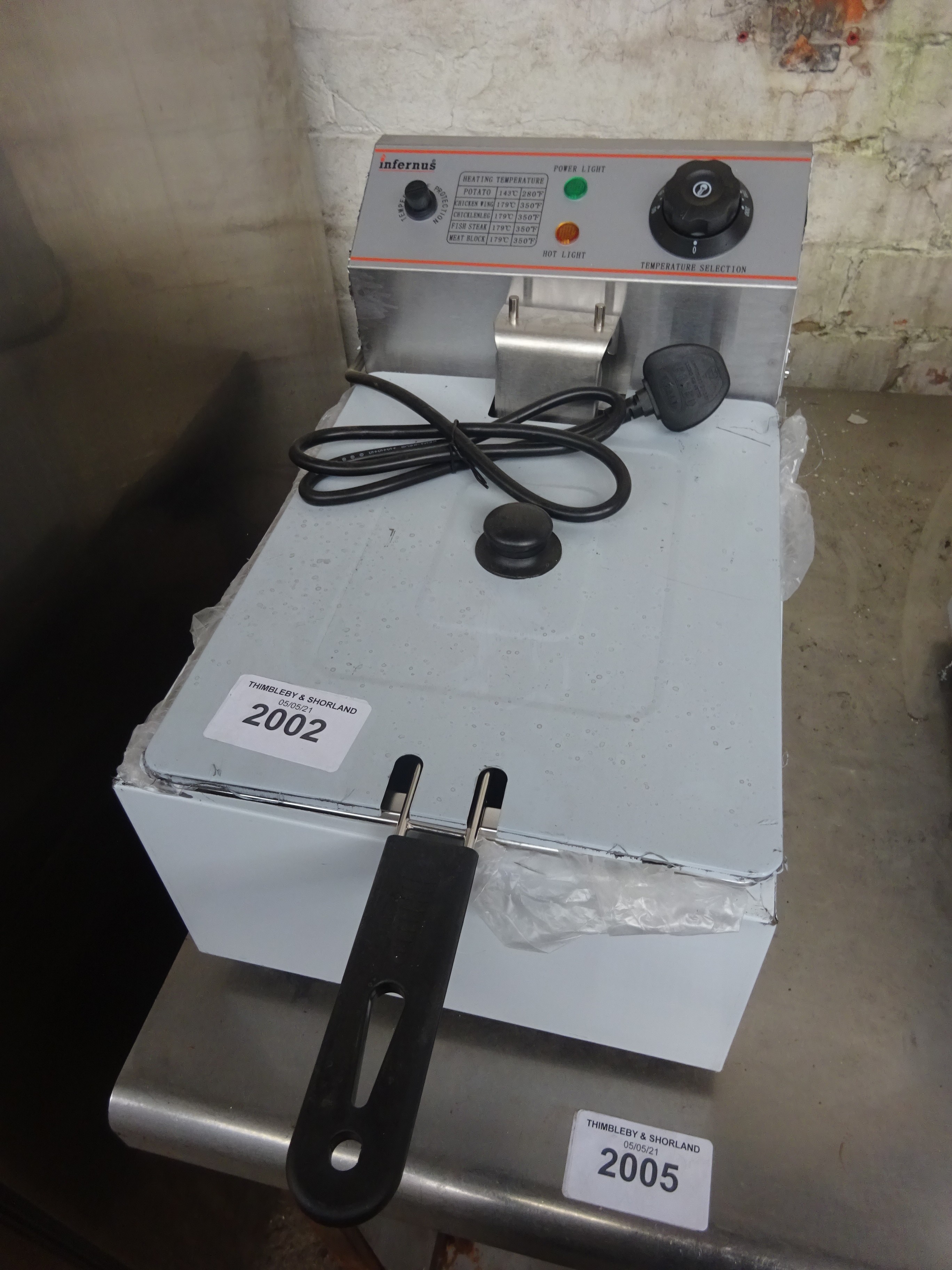 Infernus single tank fryer with drain to front