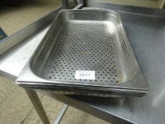 4 stainless steel perforated gastronome trays