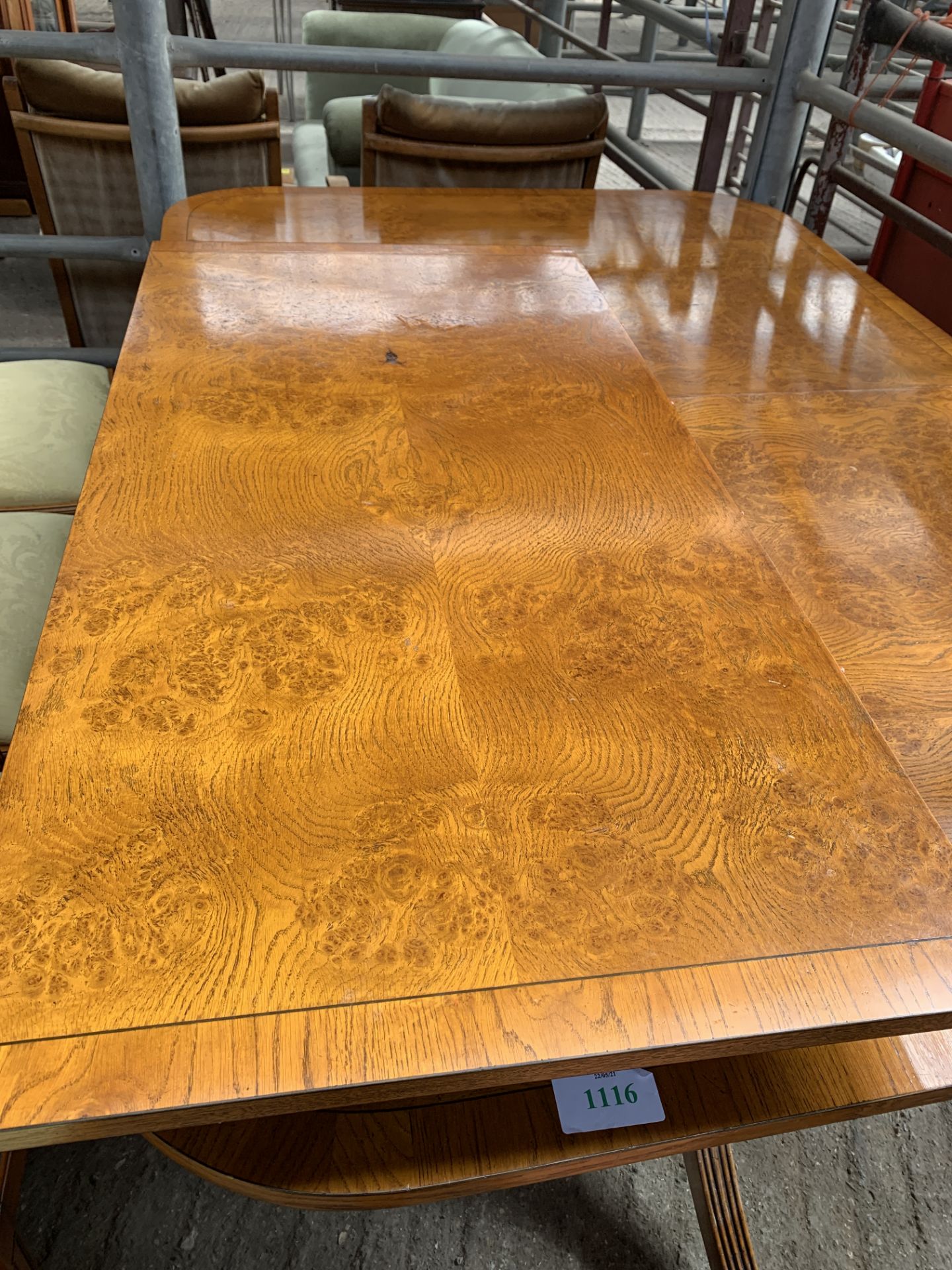 Walnut veneer extendable dining table by Brights of Nettlebed - Image 4 of 4
