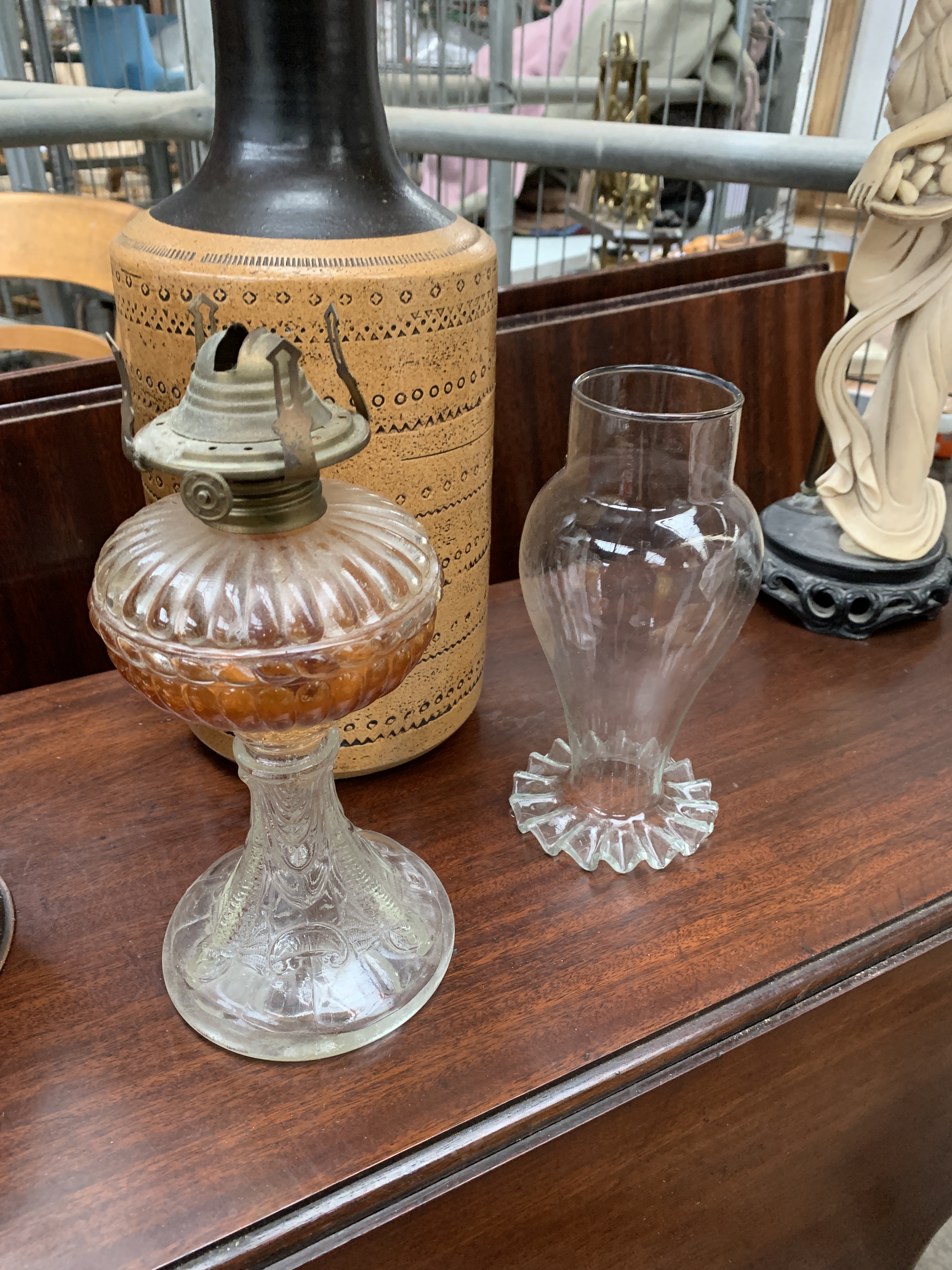 Three table lamps and two oil lamps - Image 4 of 6