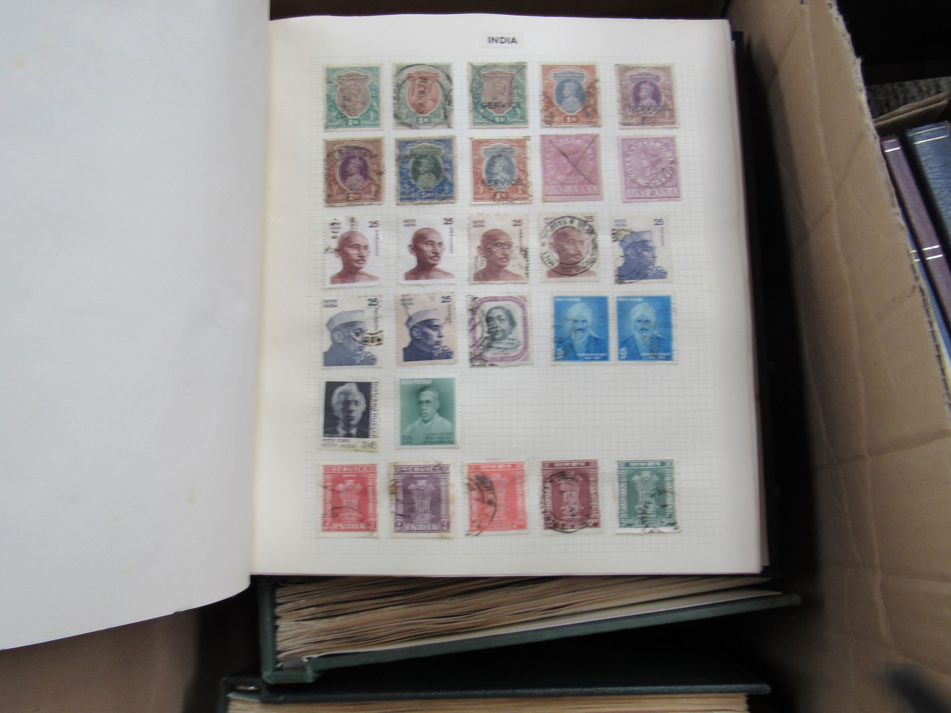 Box of 8 albums of world wide stamps - Image 3 of 7