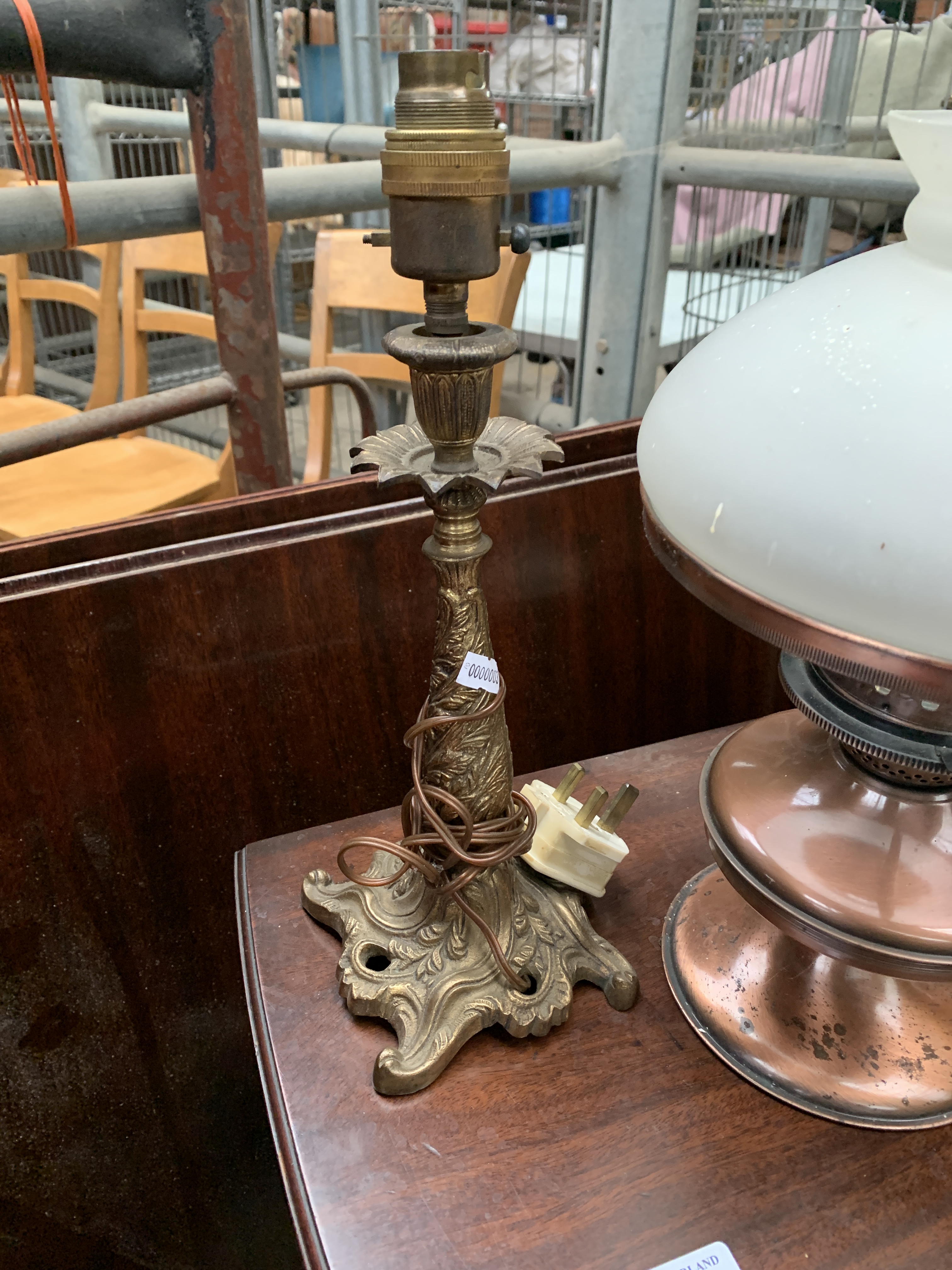 Three table lamps and two oil lamps - Image 2 of 6
