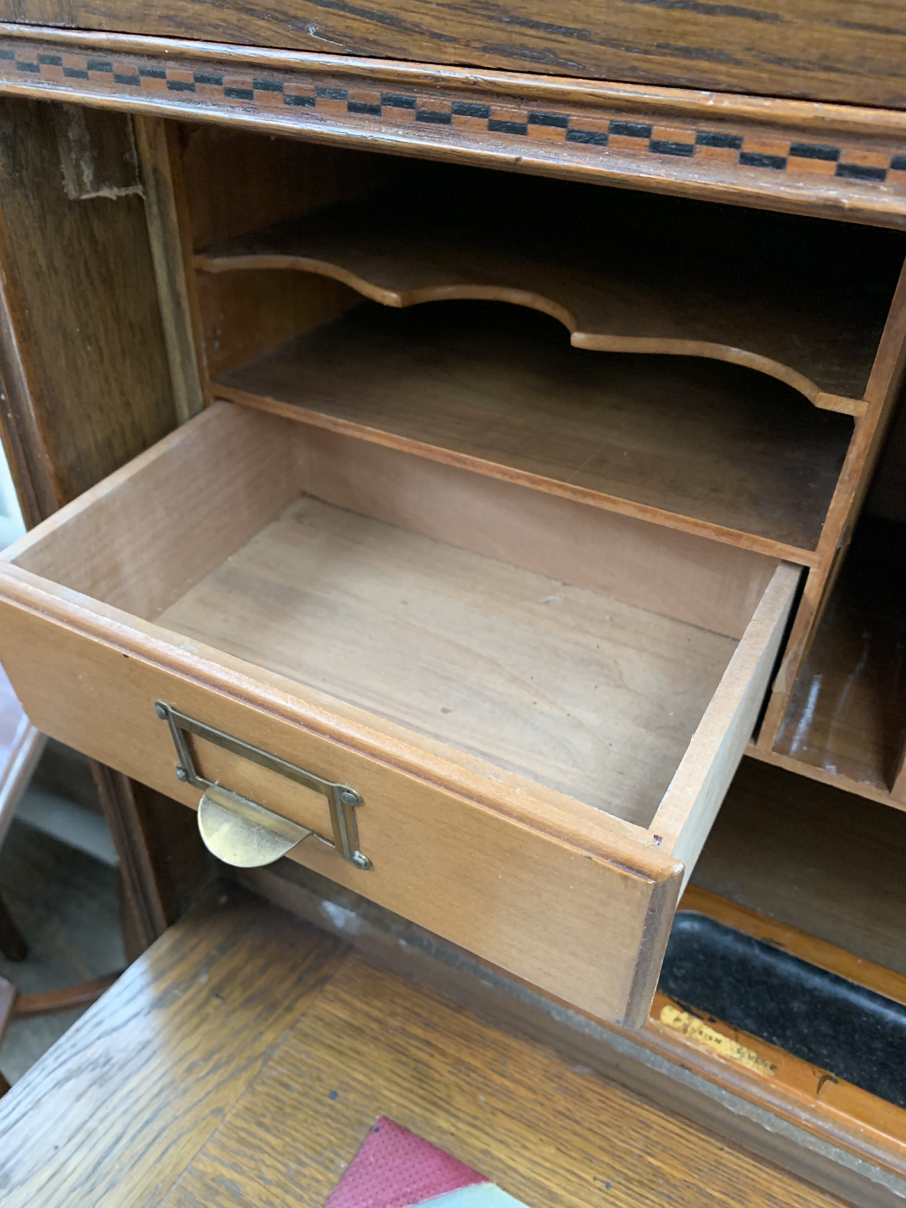 Oak bookcase with glazed cupboard - Image 4 of 4