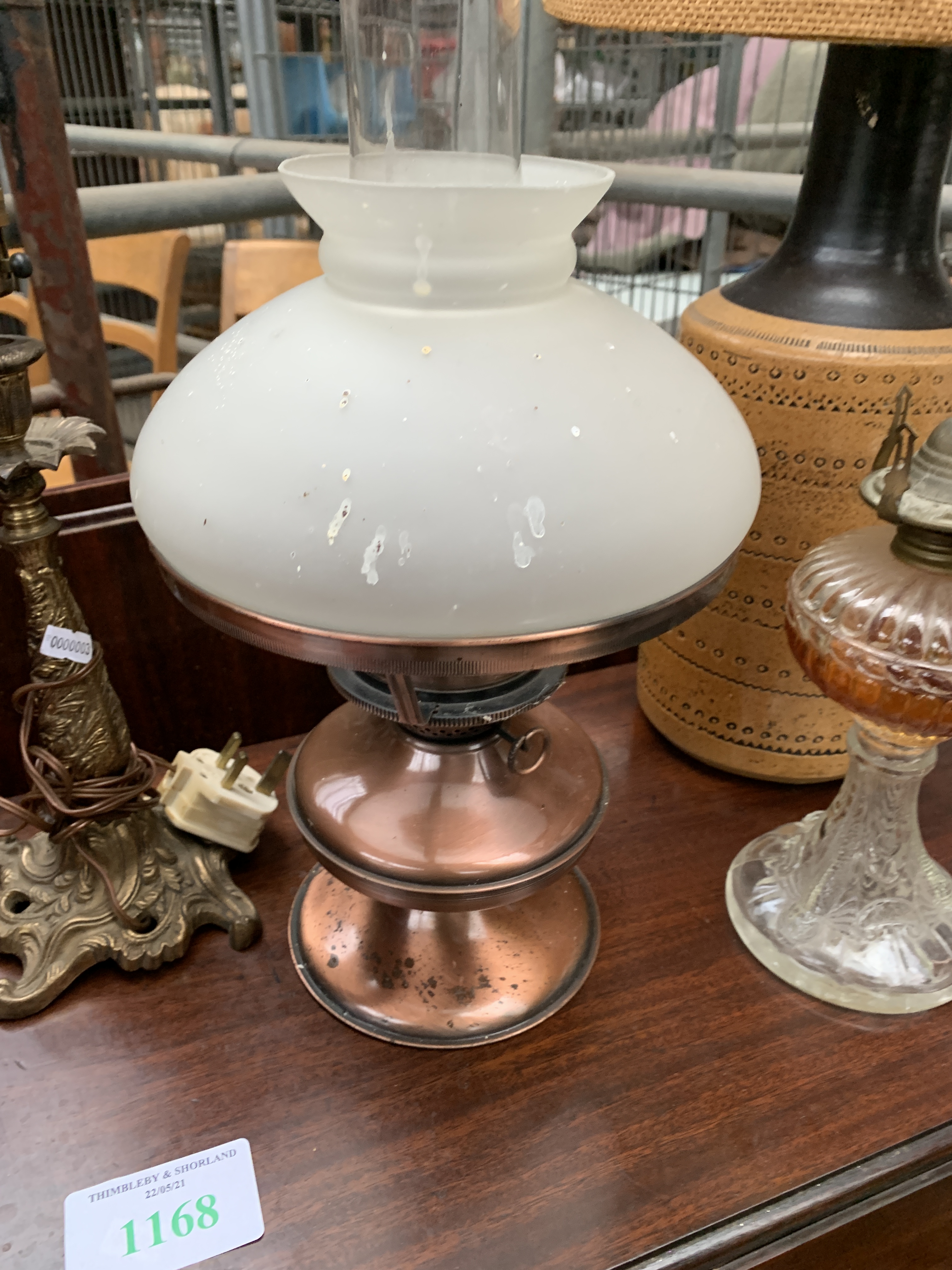 Three table lamps and two oil lamps - Image 3 of 6