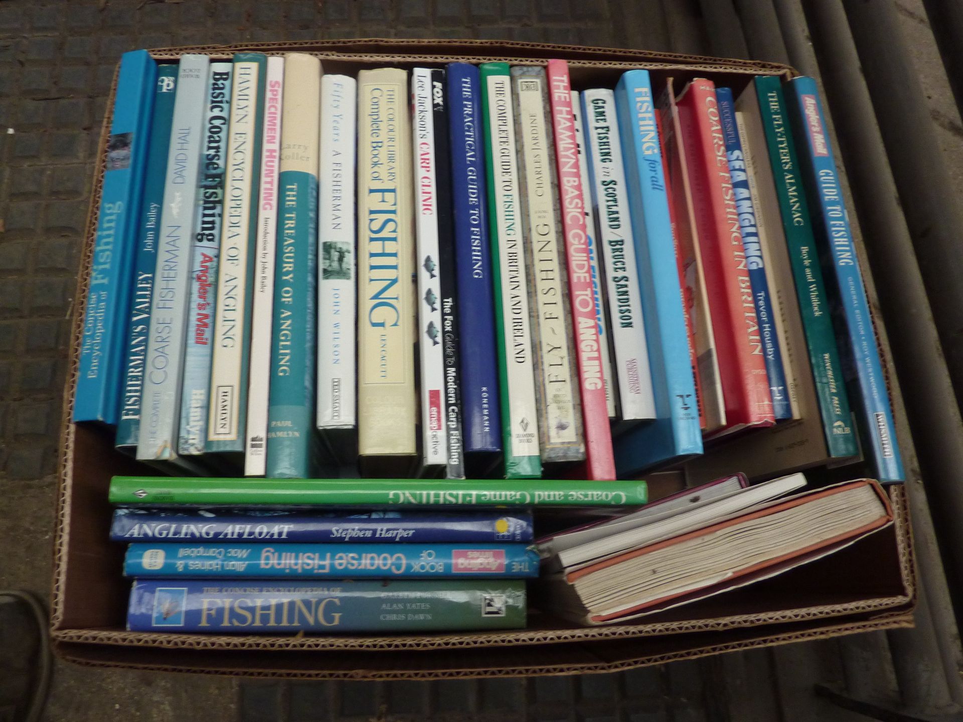 Approx 60 books on fishing - Image 2 of 2