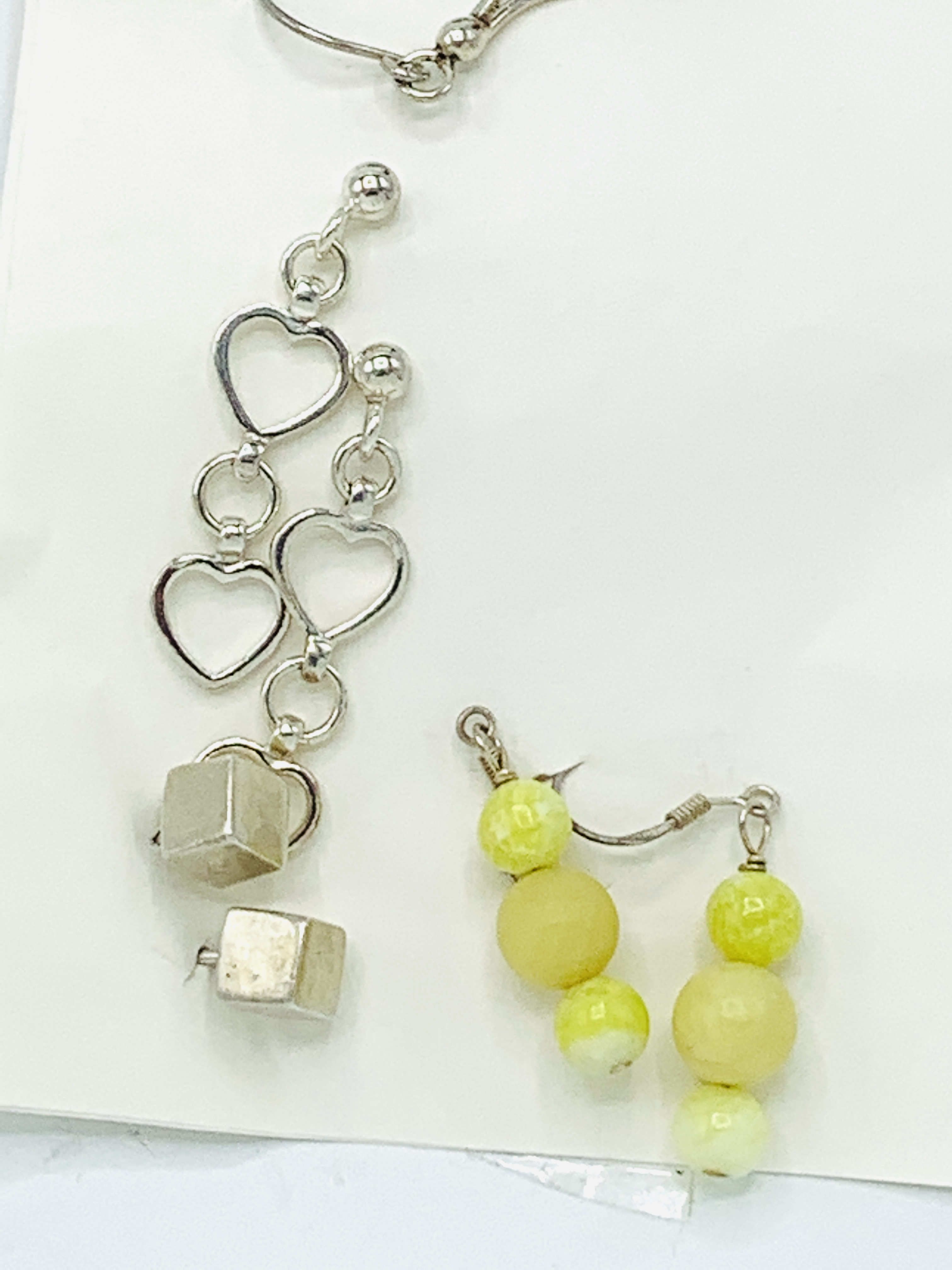 Six various pairs of earrings - Image 2 of 3