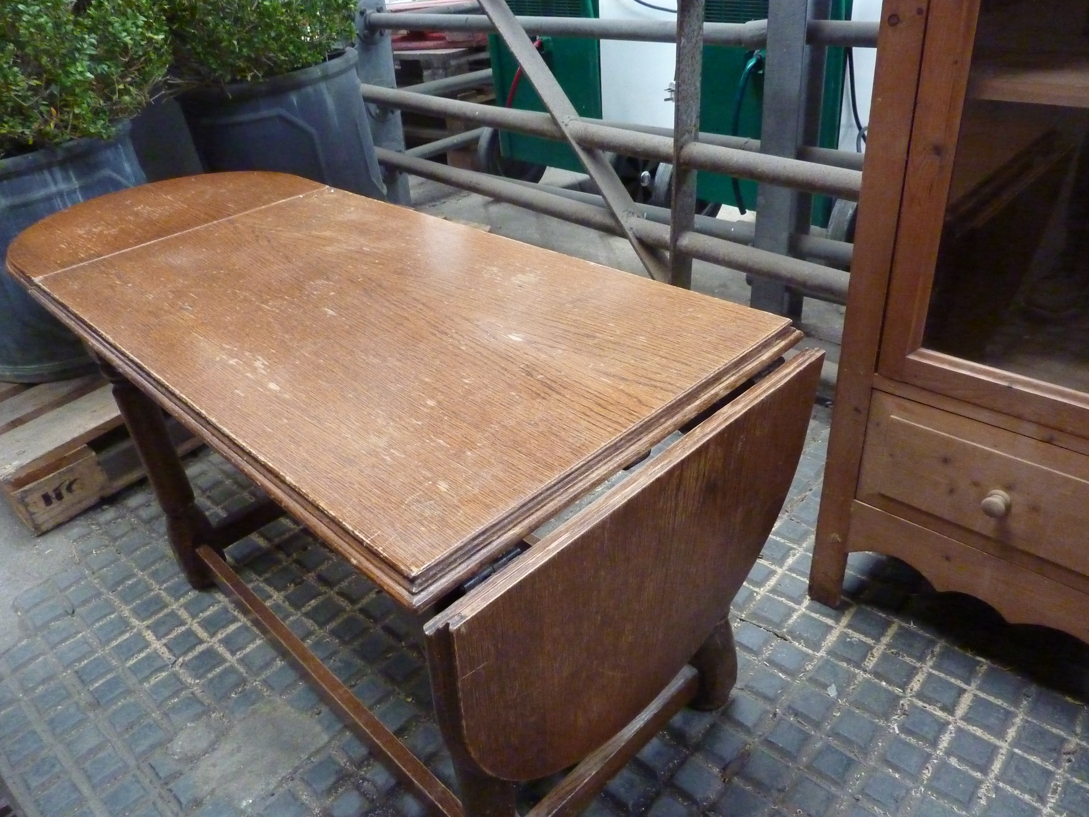 Oak occasional table with drop sides; together with mahogany storage cupboard - Image 6 of 6