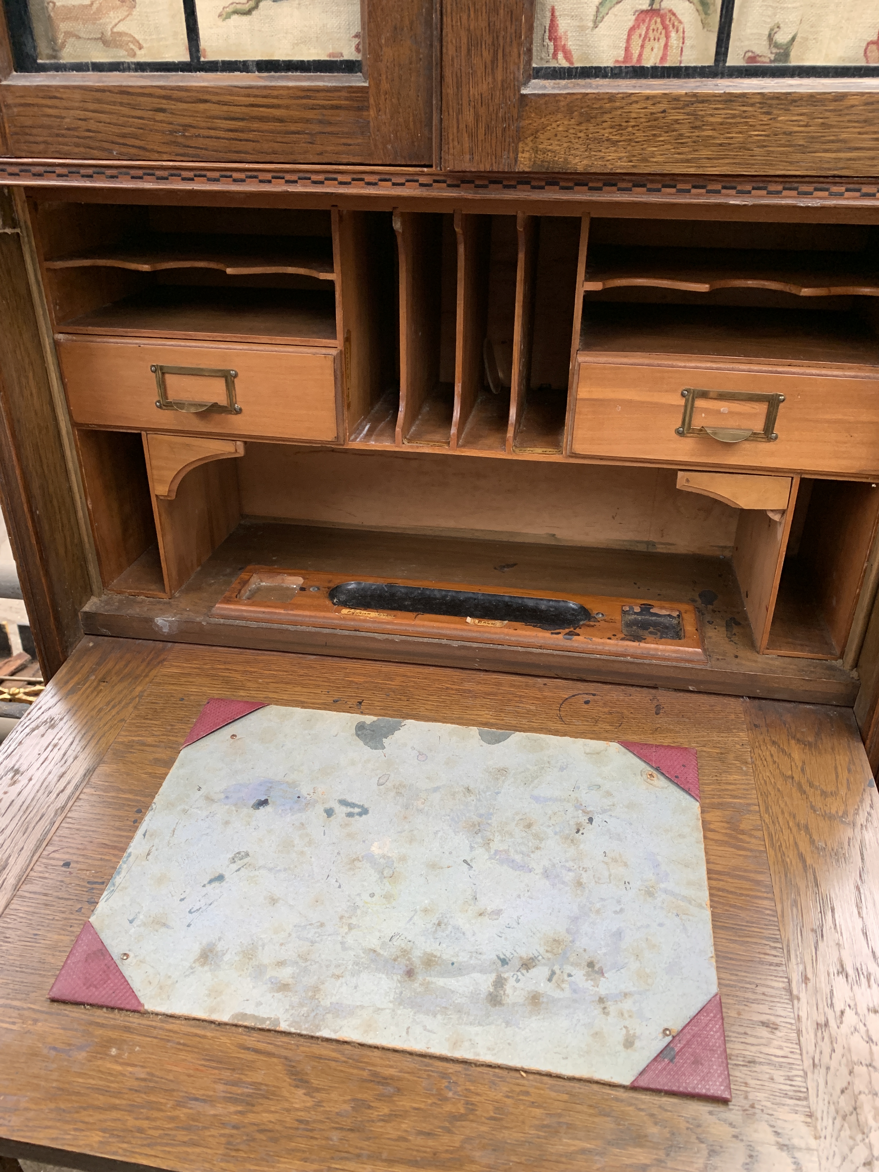 Oak bookcase with glazed cupboard - Image 3 of 4