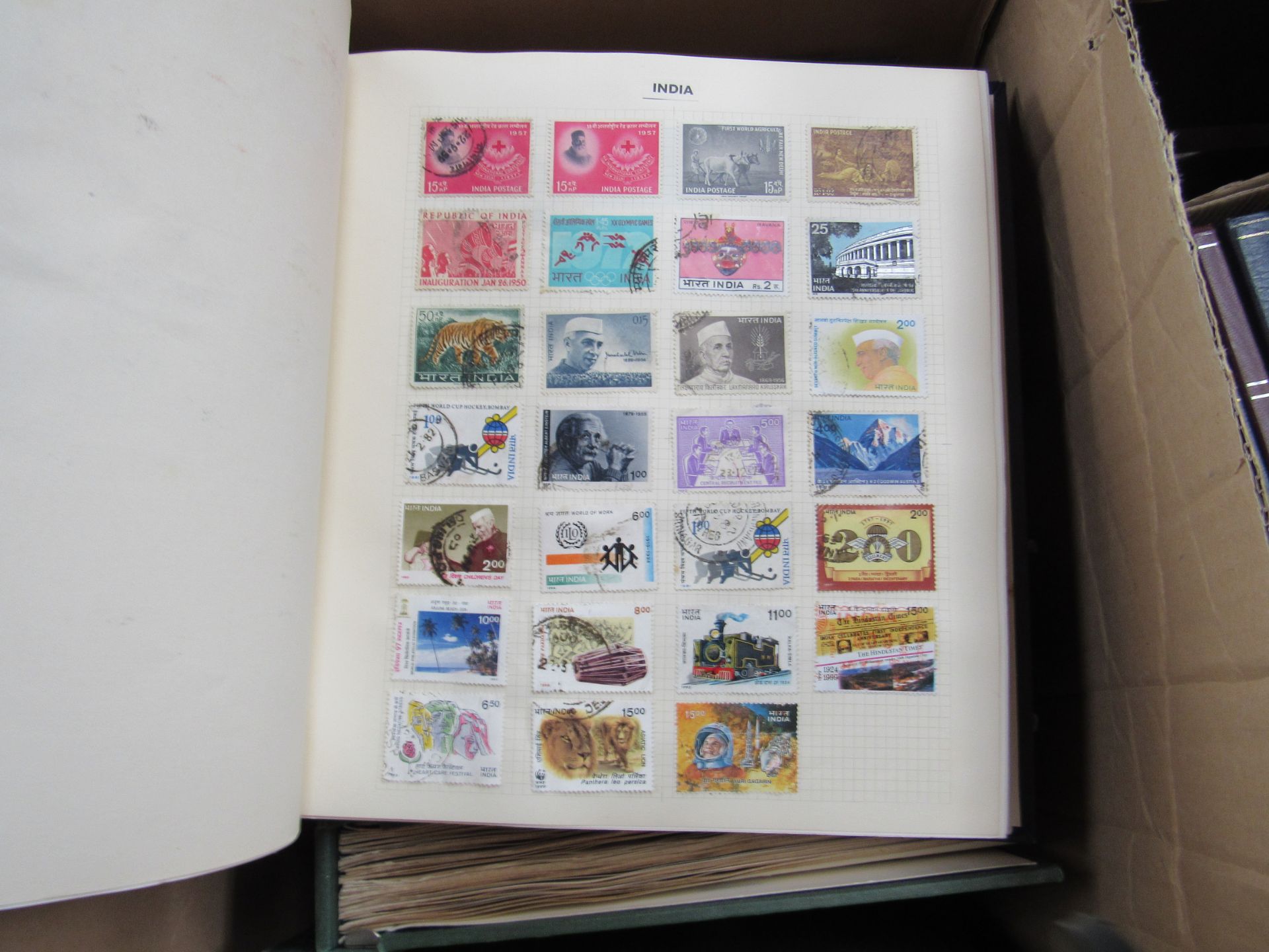 Box of 8 albums of world wide stamps - Image 2 of 7