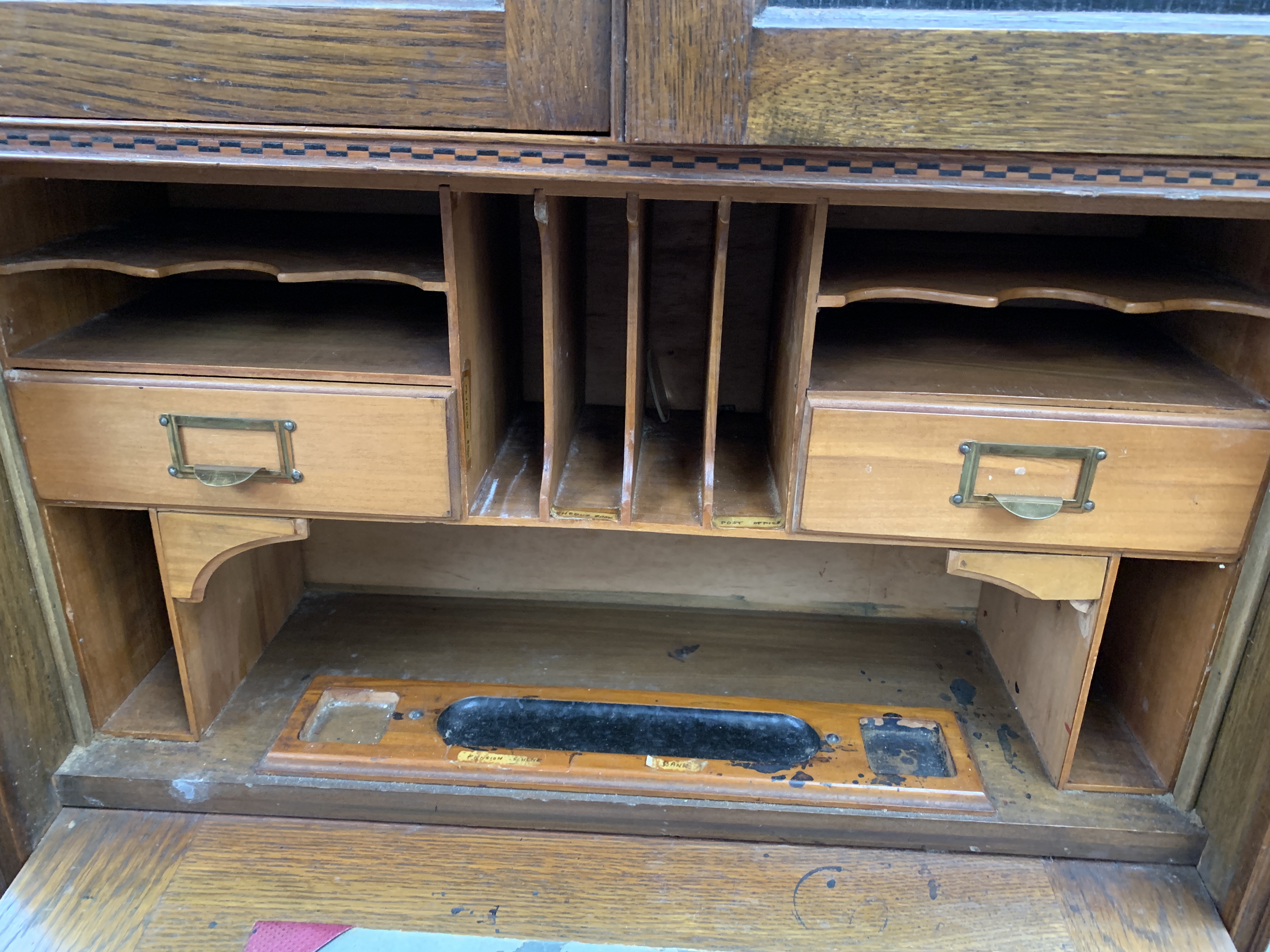 Oak bookcase with glazed cupboard - Image 2 of 4