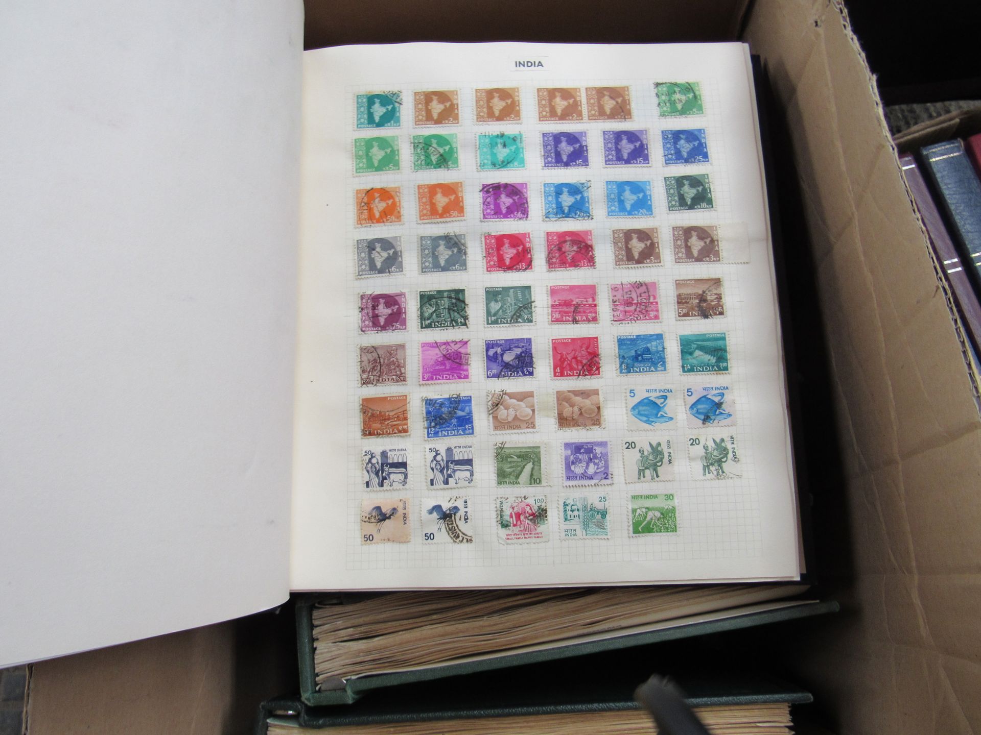 Box of 8 albums of world wide stamps - Image 4 of 7