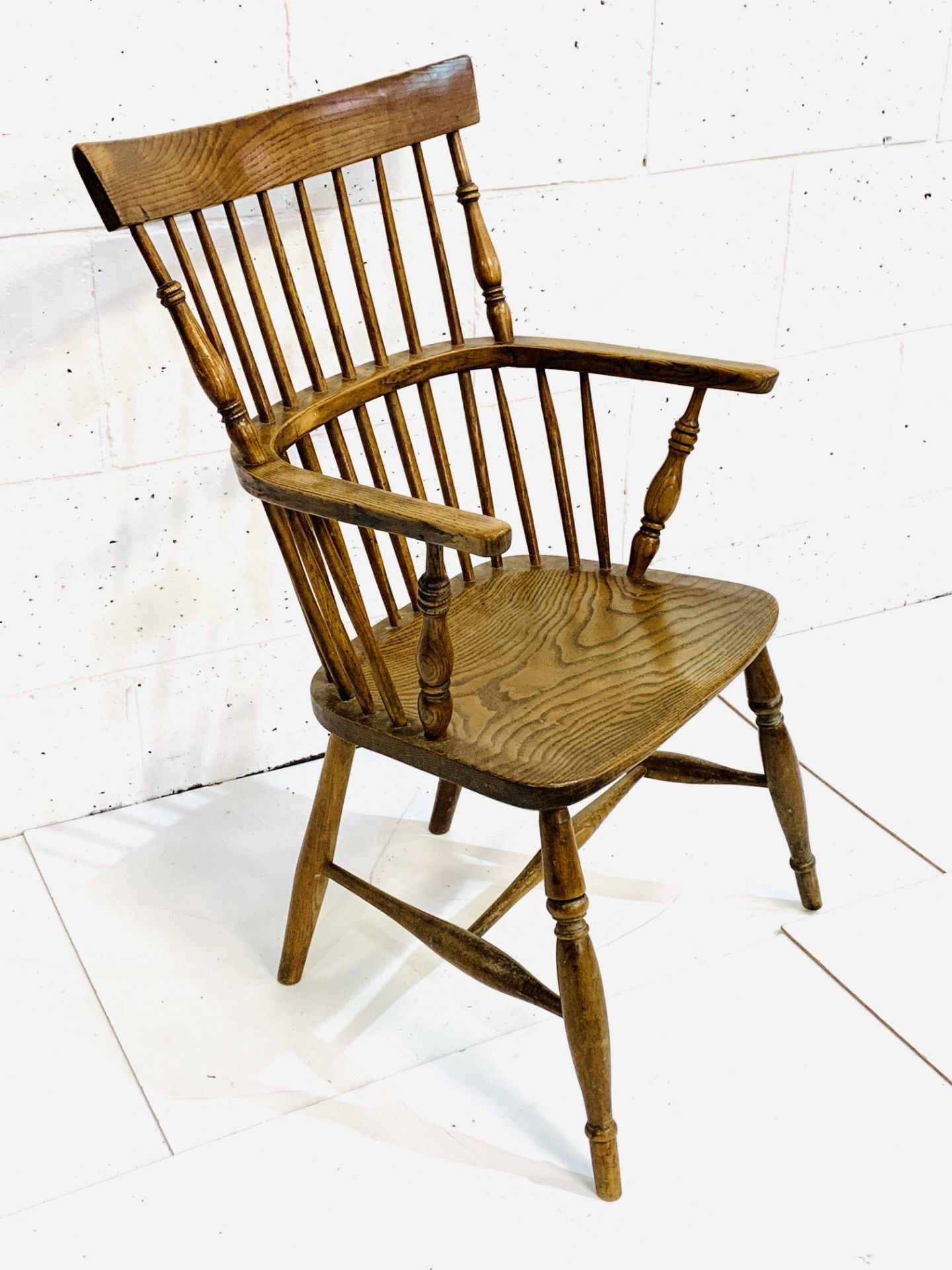 Early 20th Century elm Windsor elbow chair - Image 4 of 4