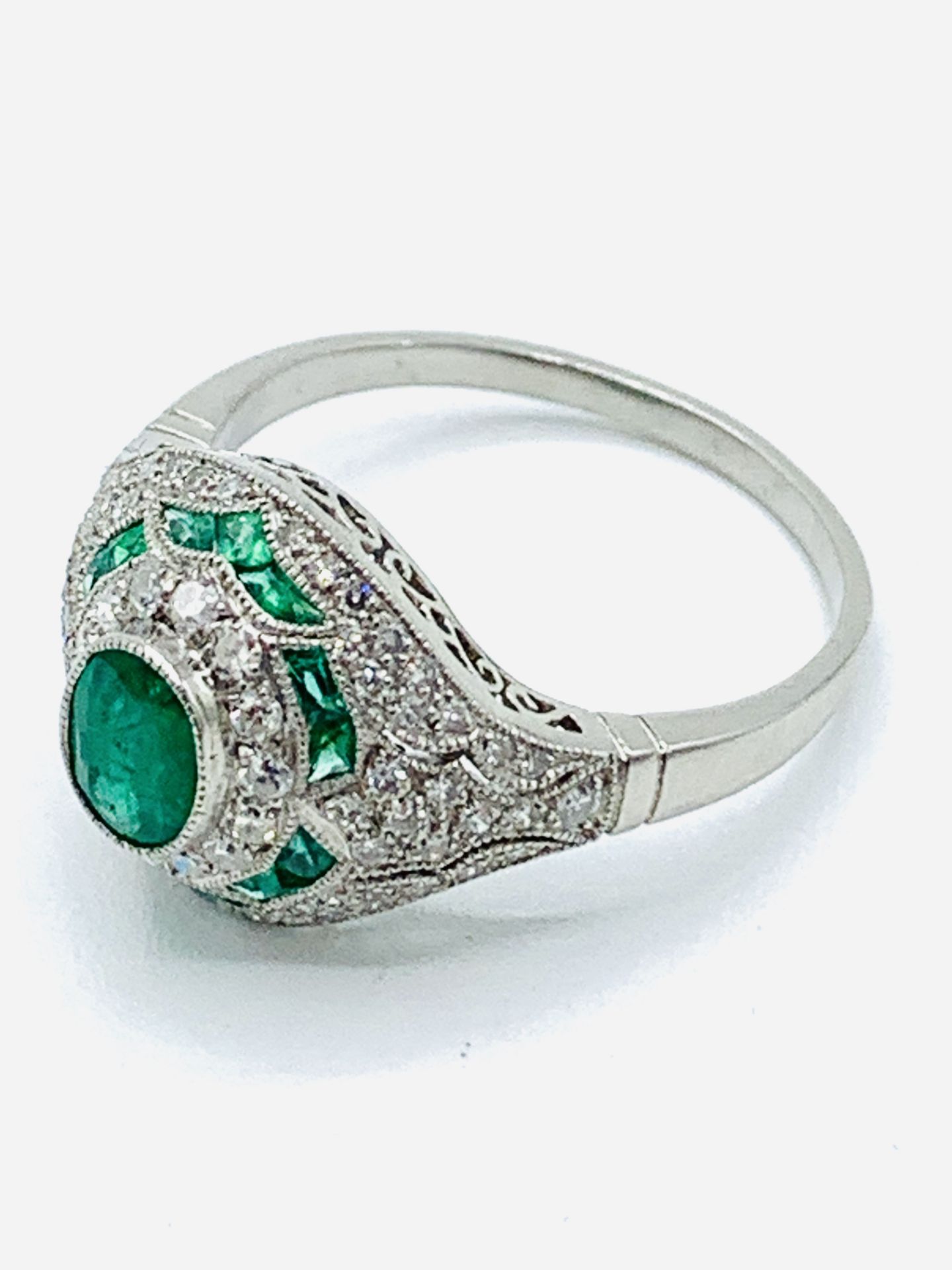 Platinum emerald and diamond ring - Image 4 of 5