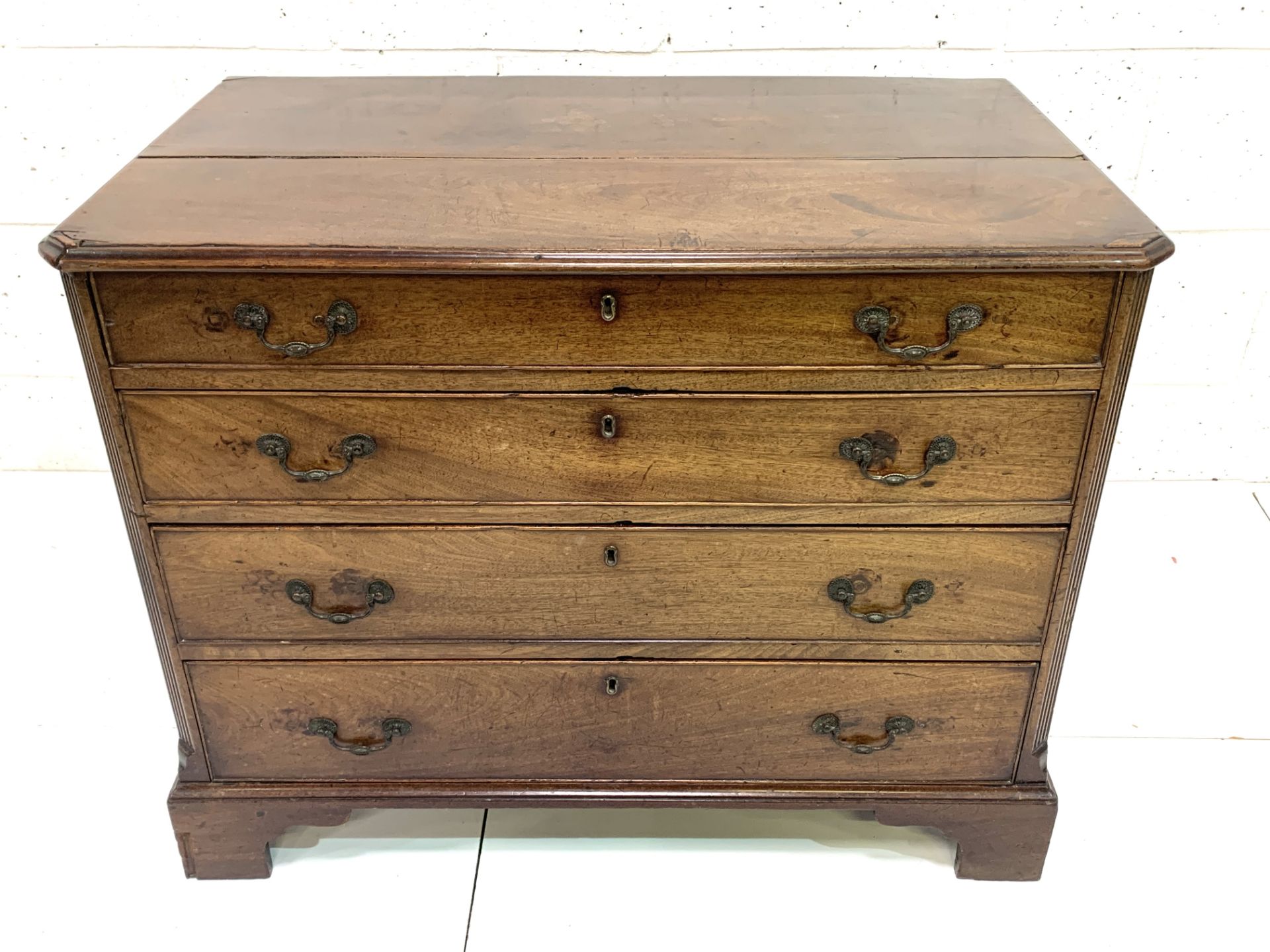 Georgian mahogany chest of 4 graduated drawers