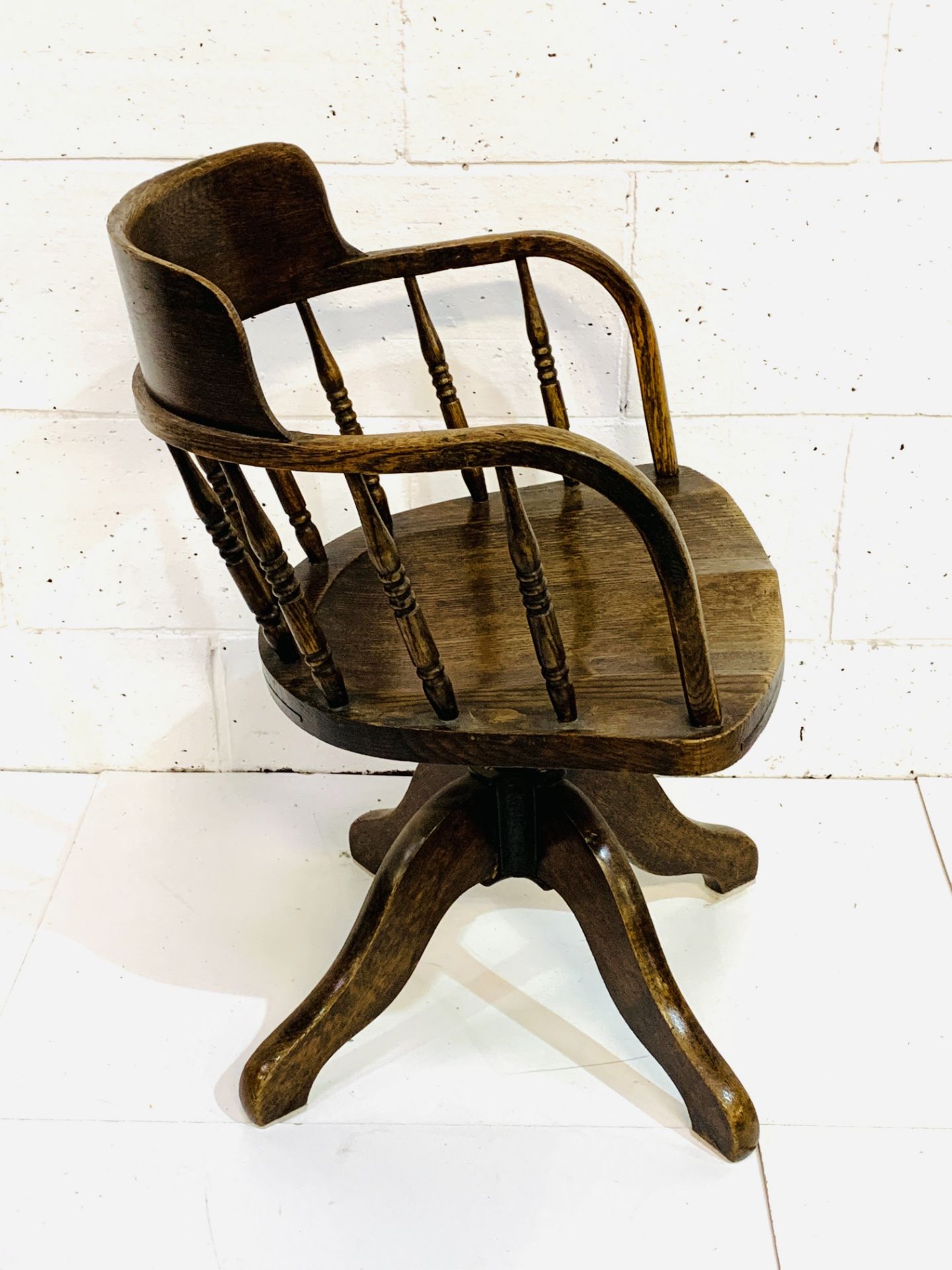 1930s oak height-adjustable swivel rail back open armchair - Image 3 of 4