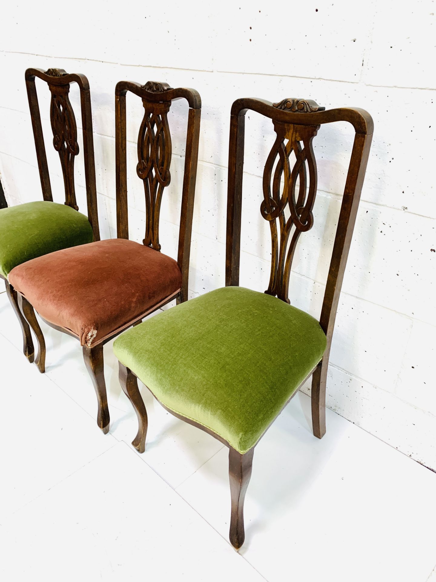 Three Georgian style mahogany dining chairs - Image 3 of 5