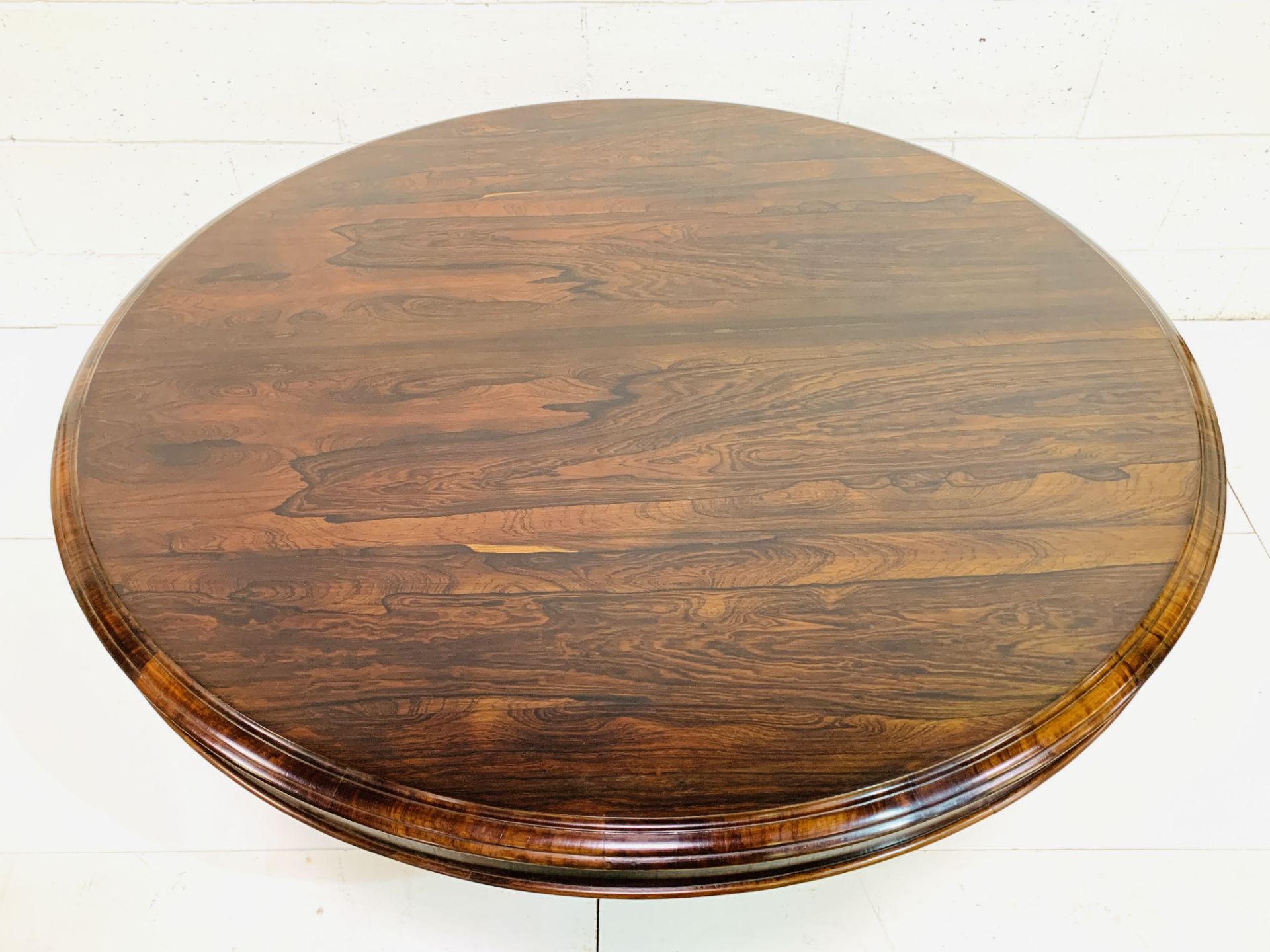 Victorian circular Rosewood tilt top table - Image 8 of 9