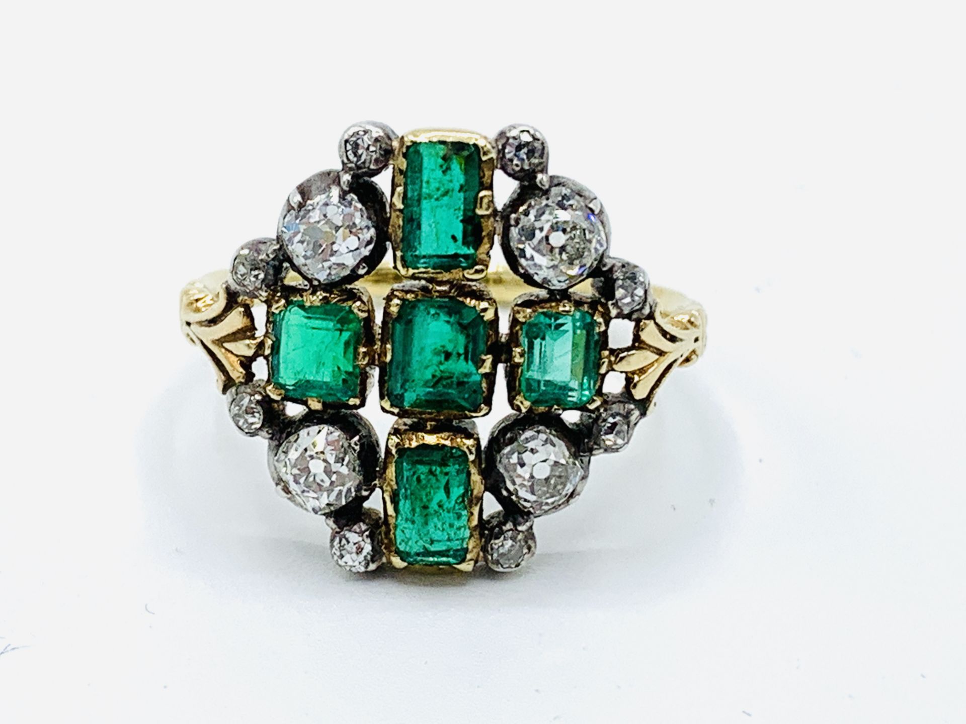 Yellow gold emerald and diamond ring - Image 5 of 5