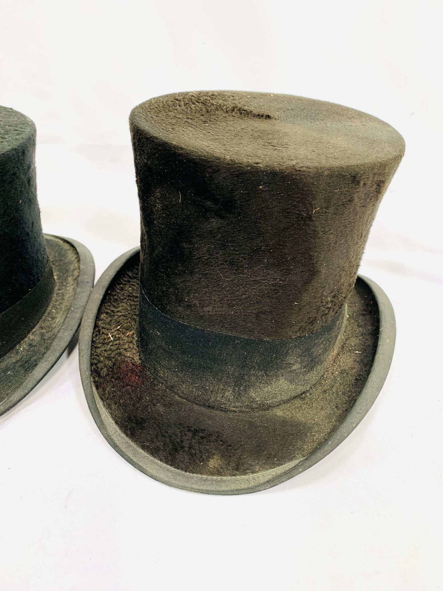 A group of 2 silk top hats and an opera hat - Image 2 of 3