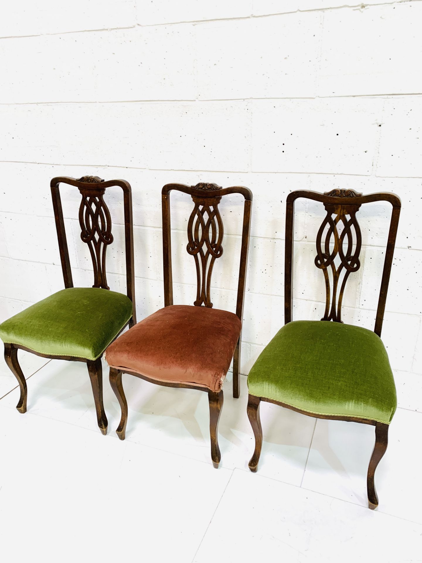 Three Georgian style mahogany dining chairs - Image 2 of 5