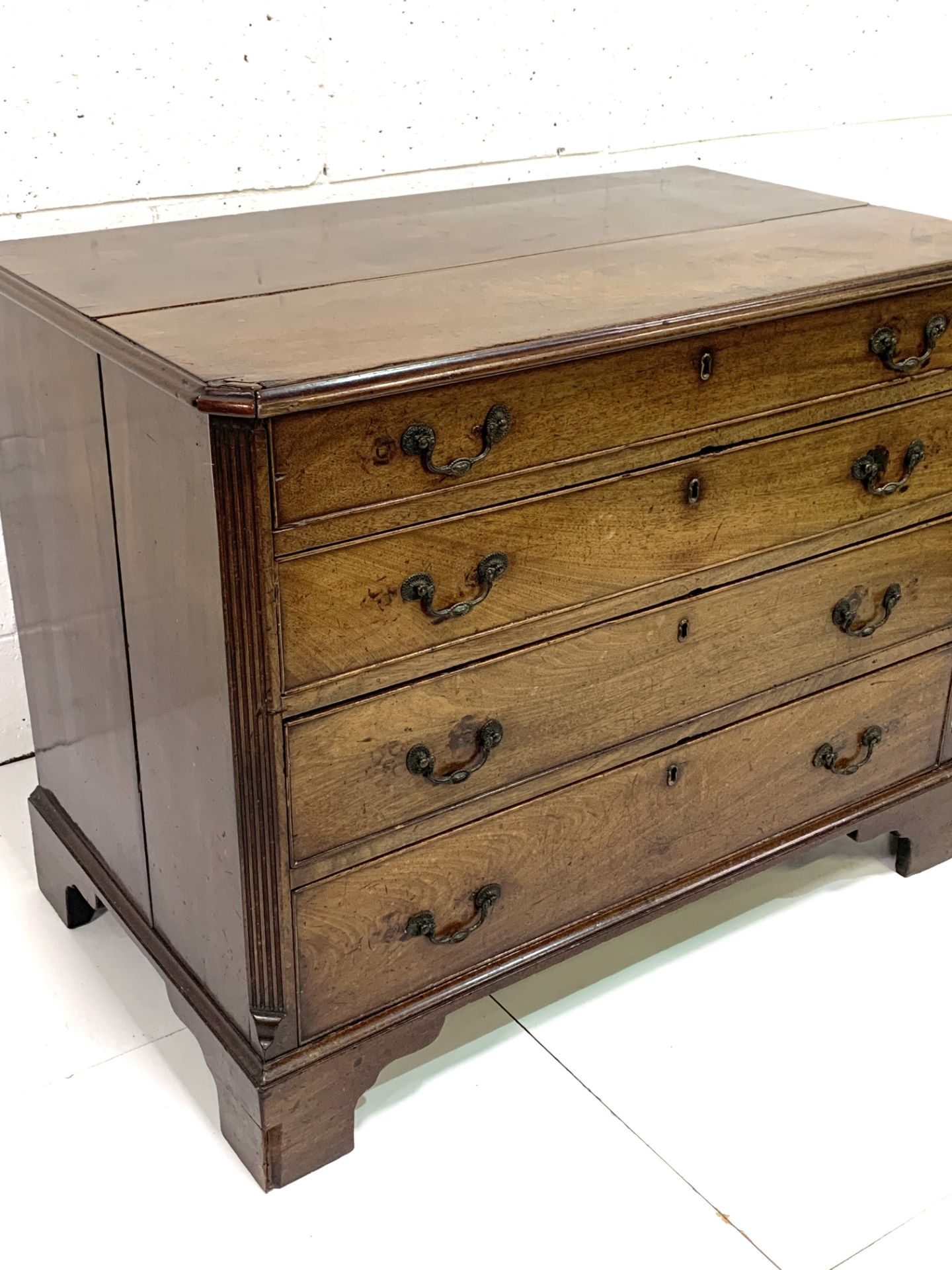 Georgian mahogany chest of 4 graduated drawers - Image 3 of 5