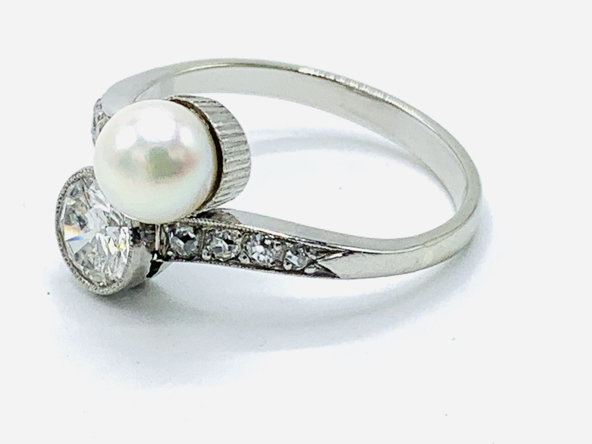 Platinum pearl and diamond ring - Image 2 of 4