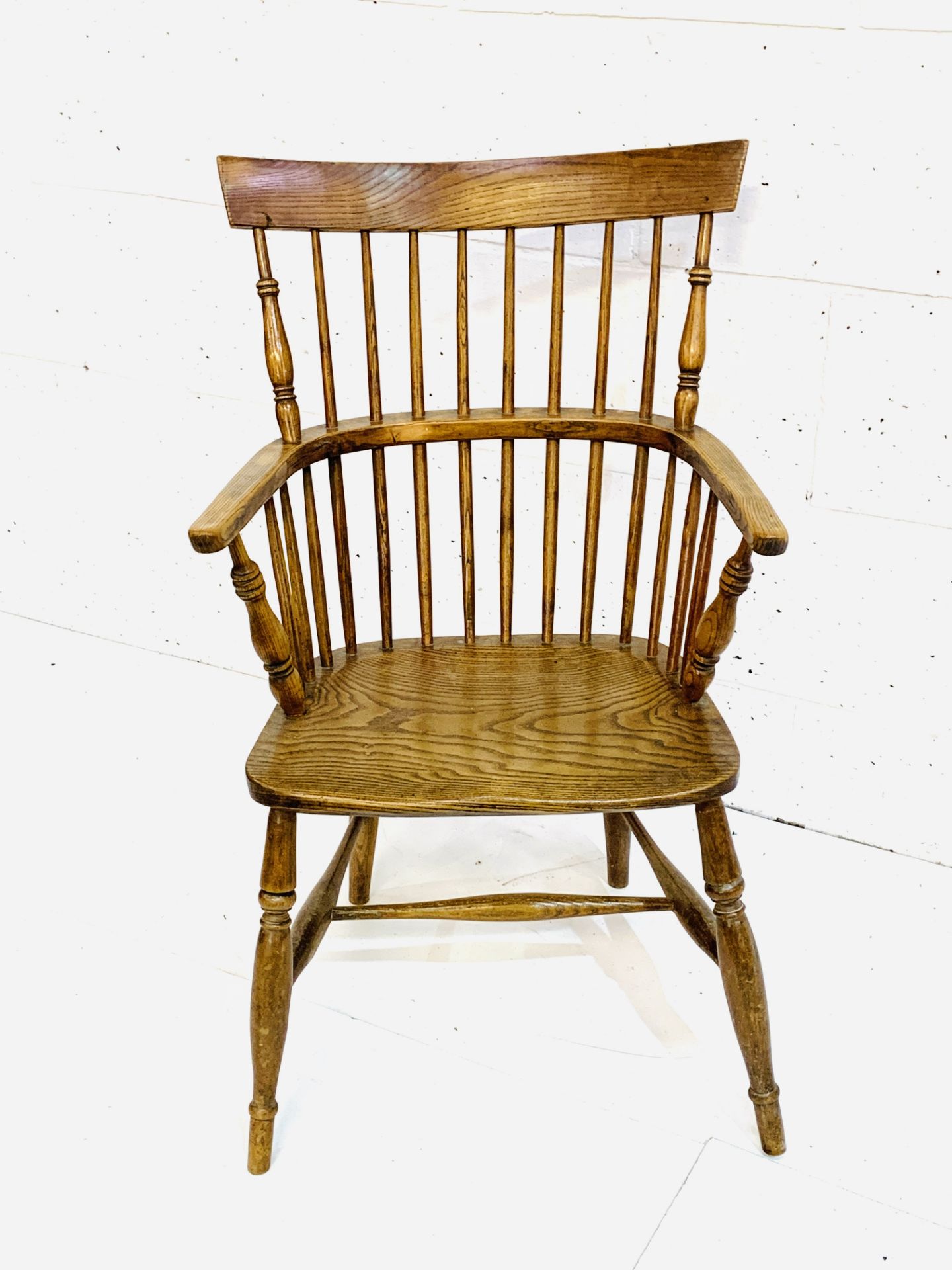Early 20th Century elm Windsor elbow chair