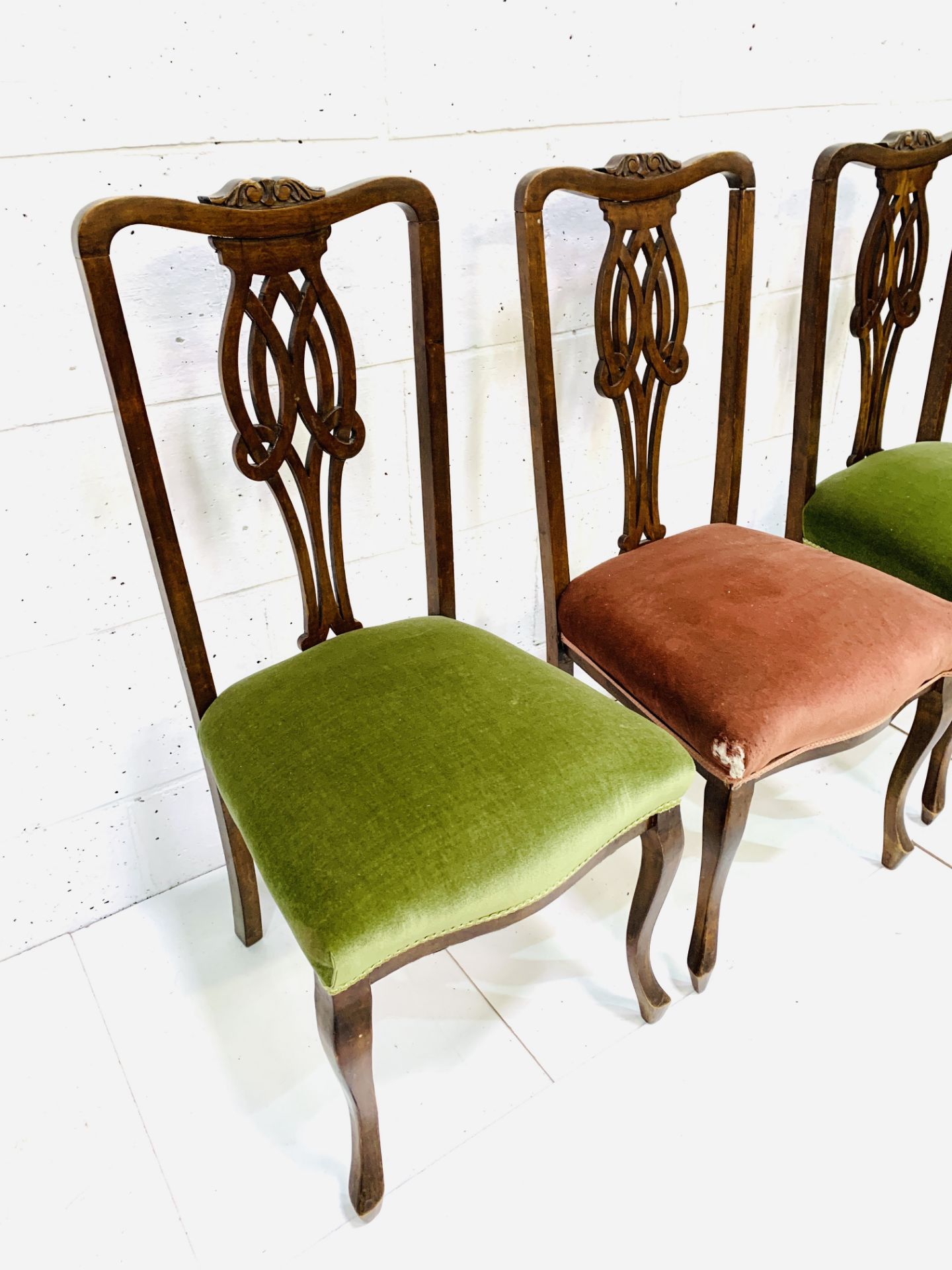 Three Georgian style mahogany dining chairs - Image 4 of 5