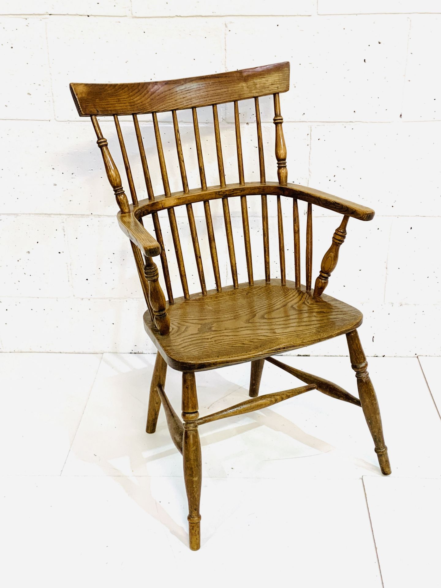 Early 20th Century elm Windsor elbow chair - Image 3 of 4