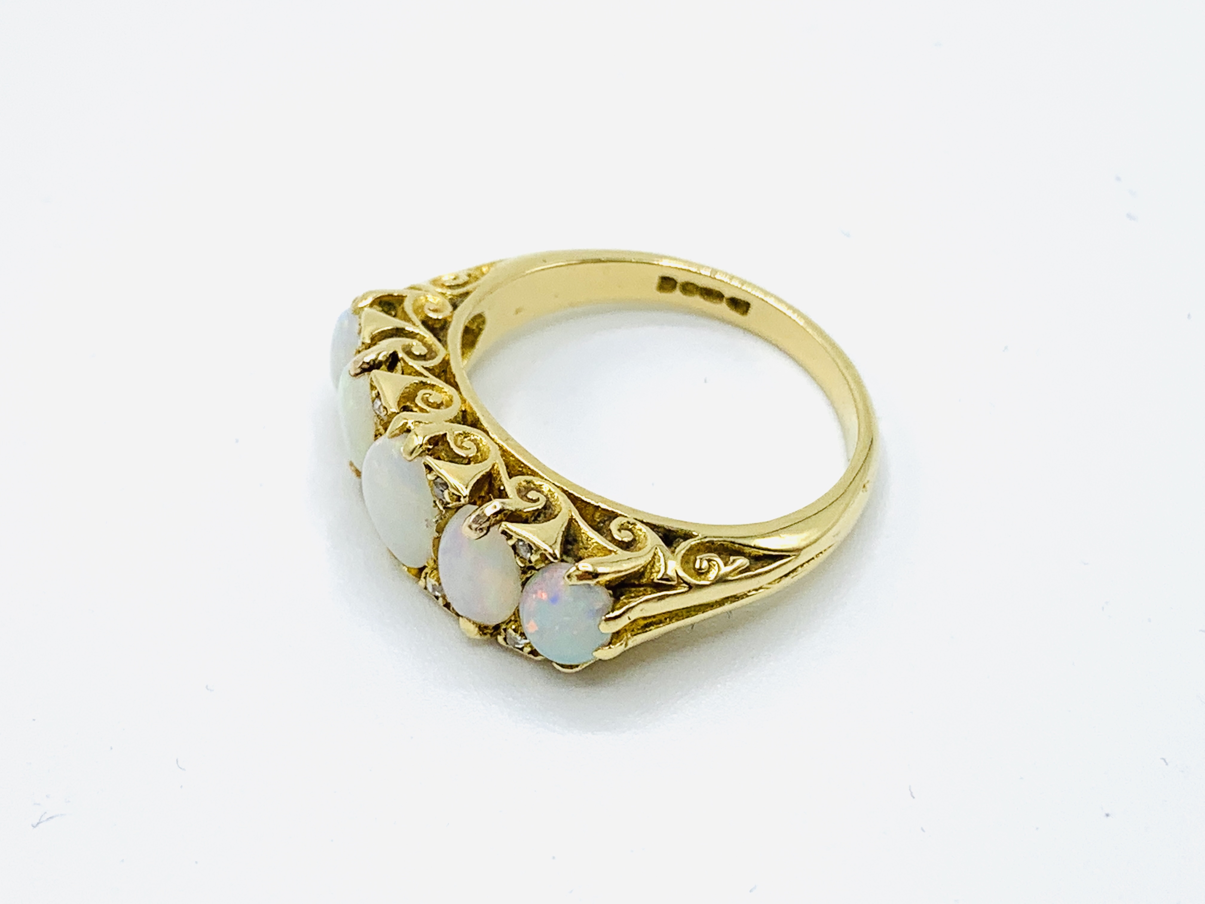 18ct yellow gold ring with five graduated opals in filigree setting - Image 2 of 4