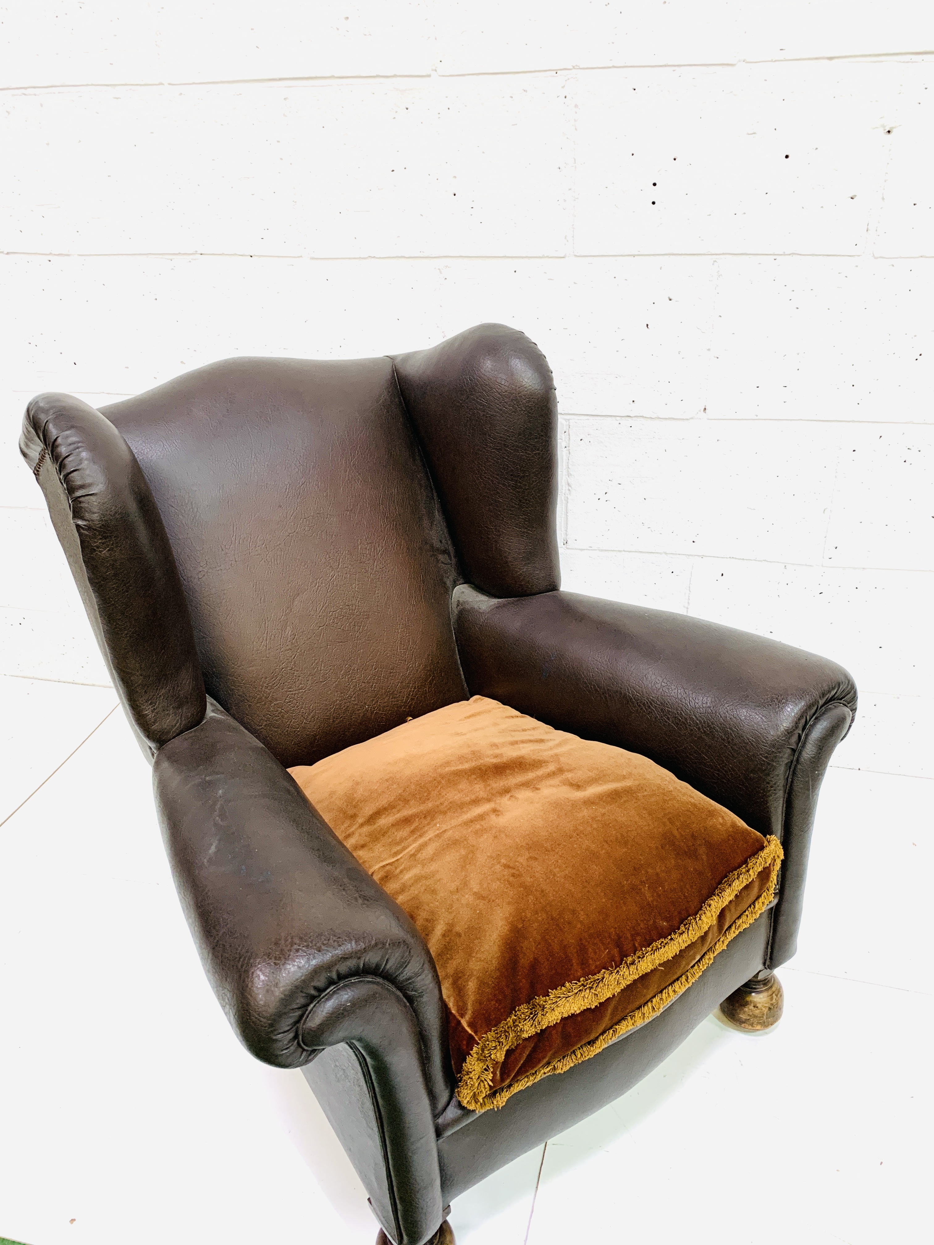 Dark brown leather deep wing back armchair - Image 2 of 5