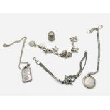 Various silver jewellery