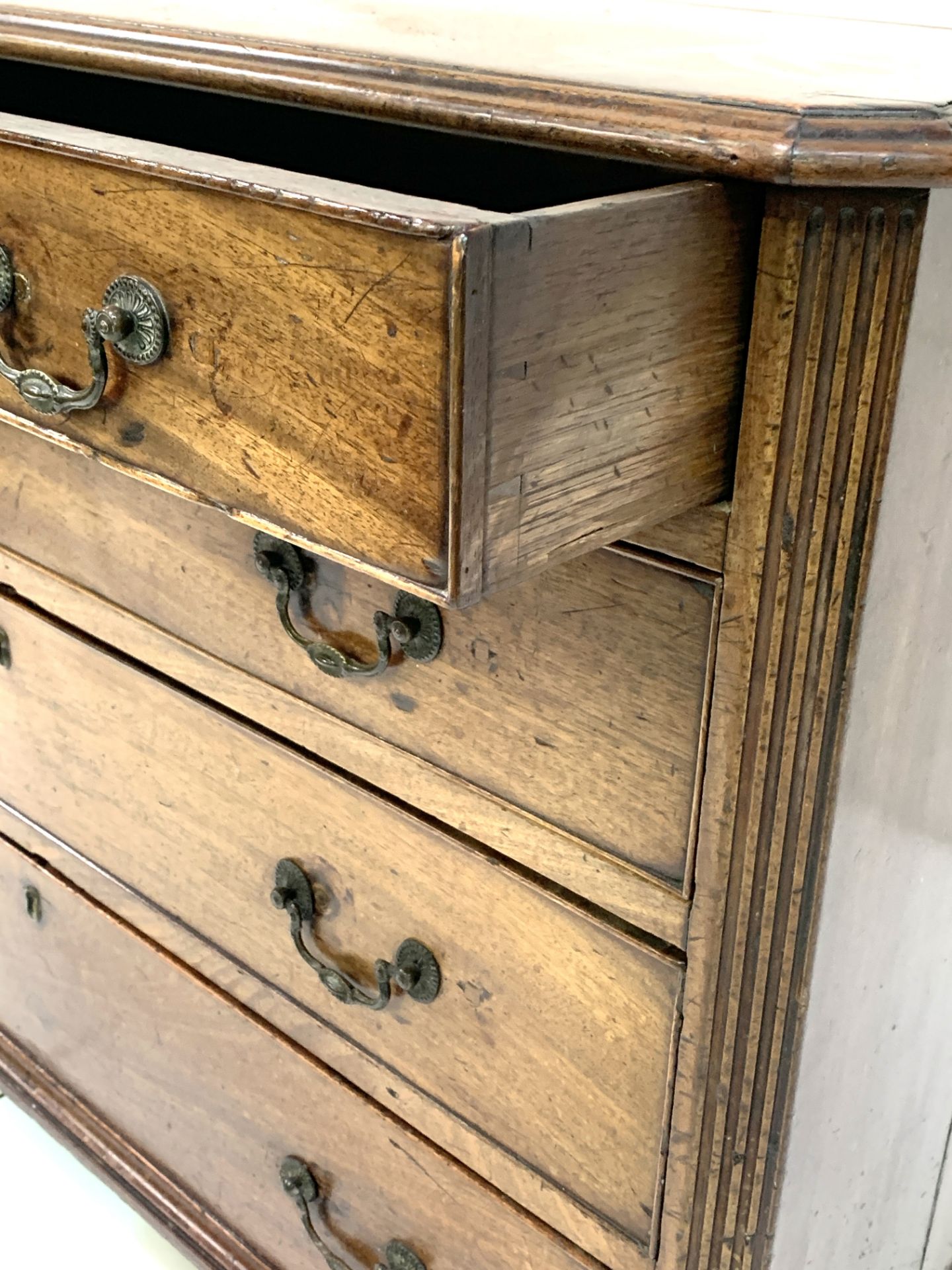 Georgian mahogany chest of 4 graduated drawers - Image 4 of 5