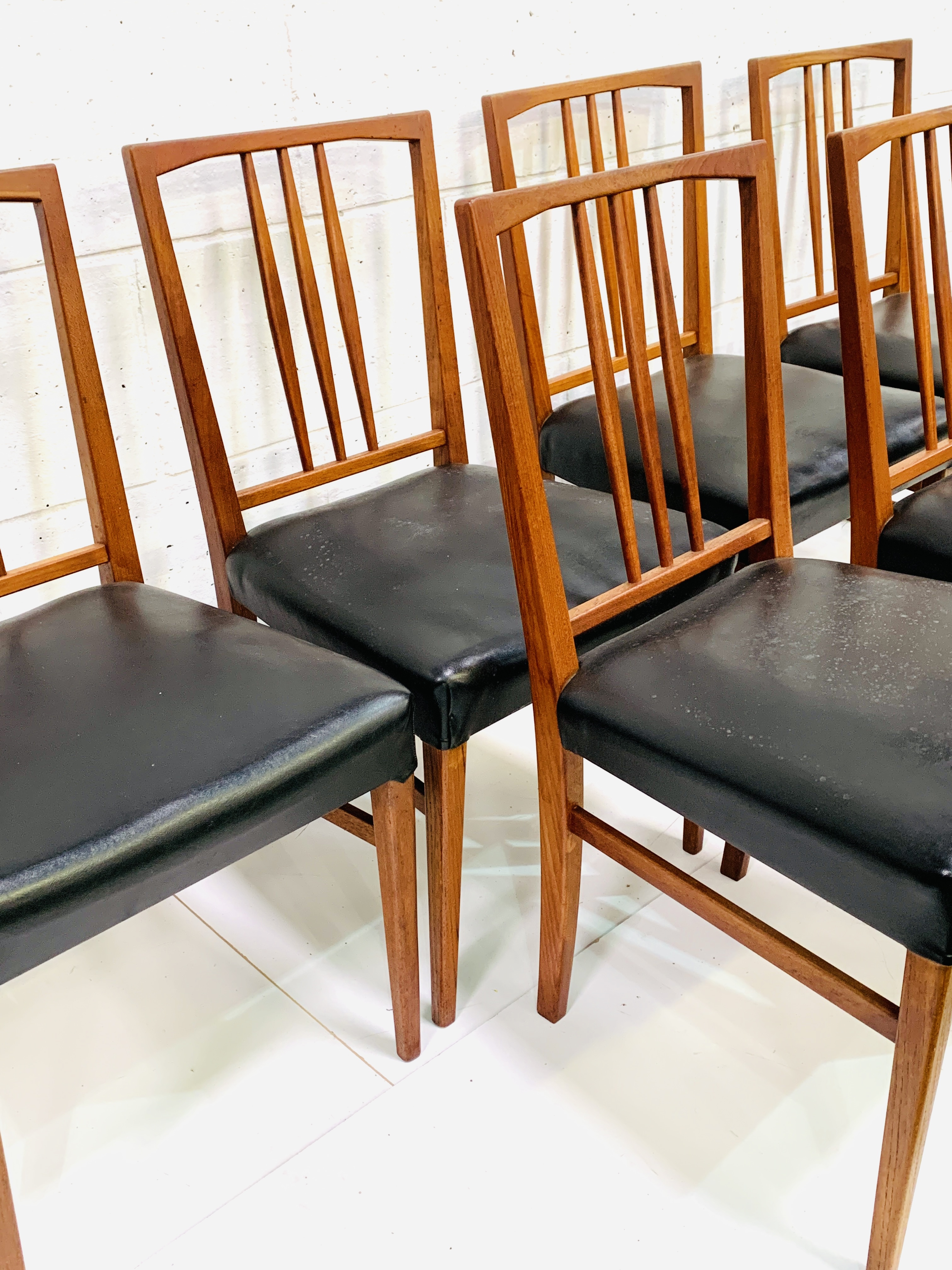 A group of 6 teak framed rail back chairs - Image 4 of 4